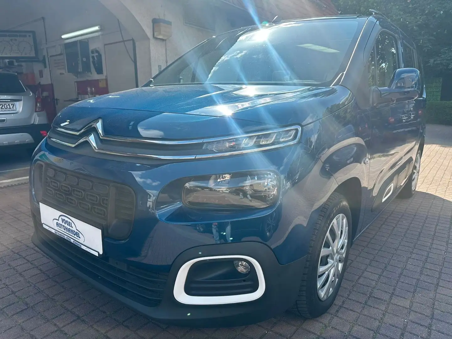 Citroen Berlingo Shine M*HUD*SITZHZG*PANO*1.HD* Blauw - 1