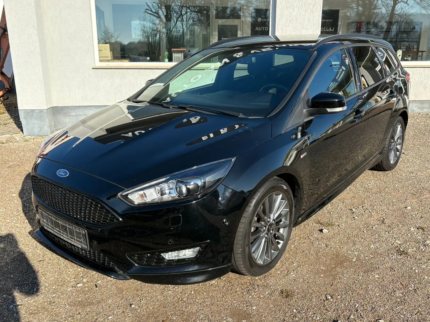 Ford Focus ST-Line TÜV NEU Zahnriemen NEU Schwarz - 2