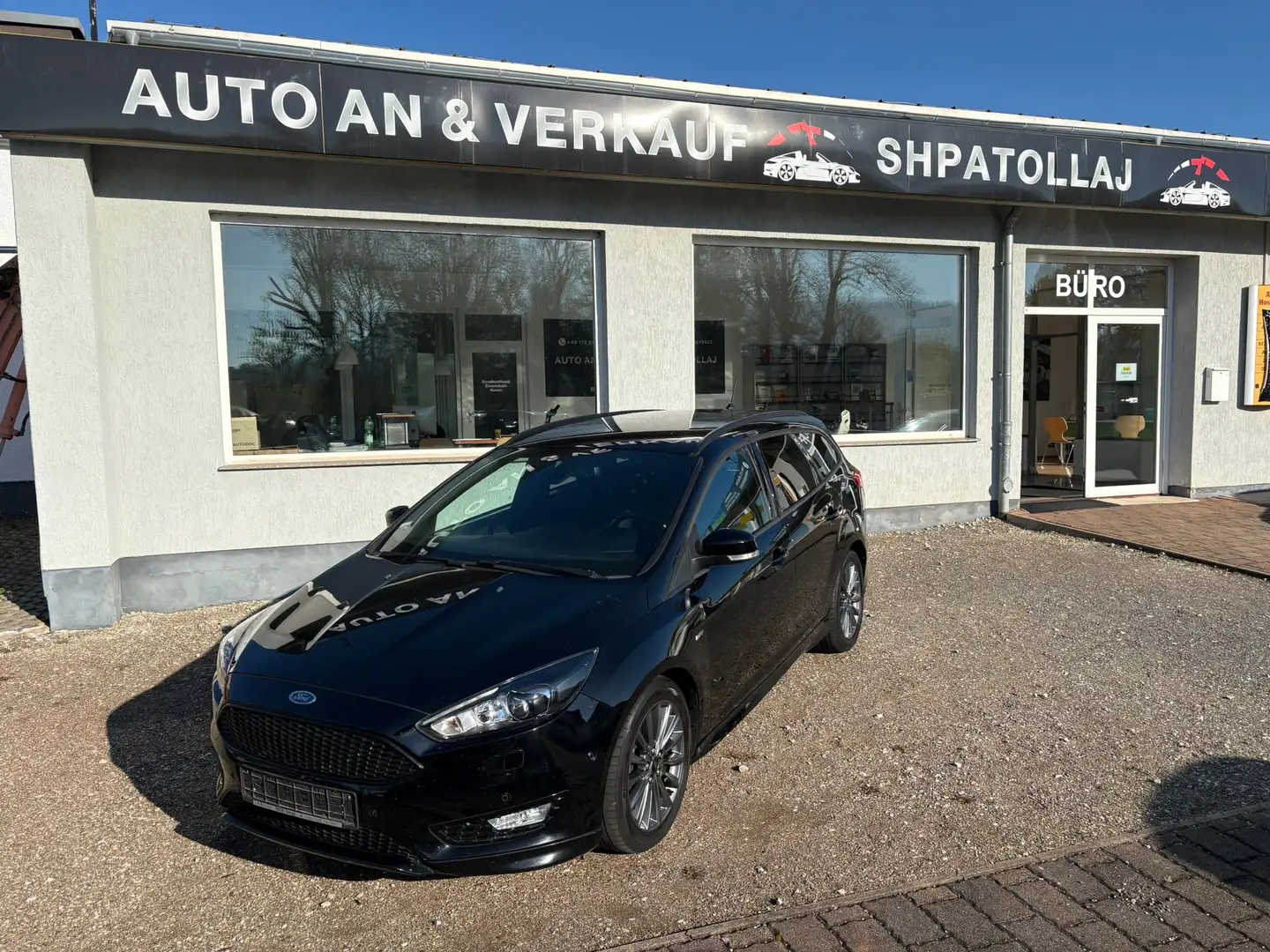 Ford Focus ST-Line TÜV NEU Zahnriemen NEU Schwarz - 1