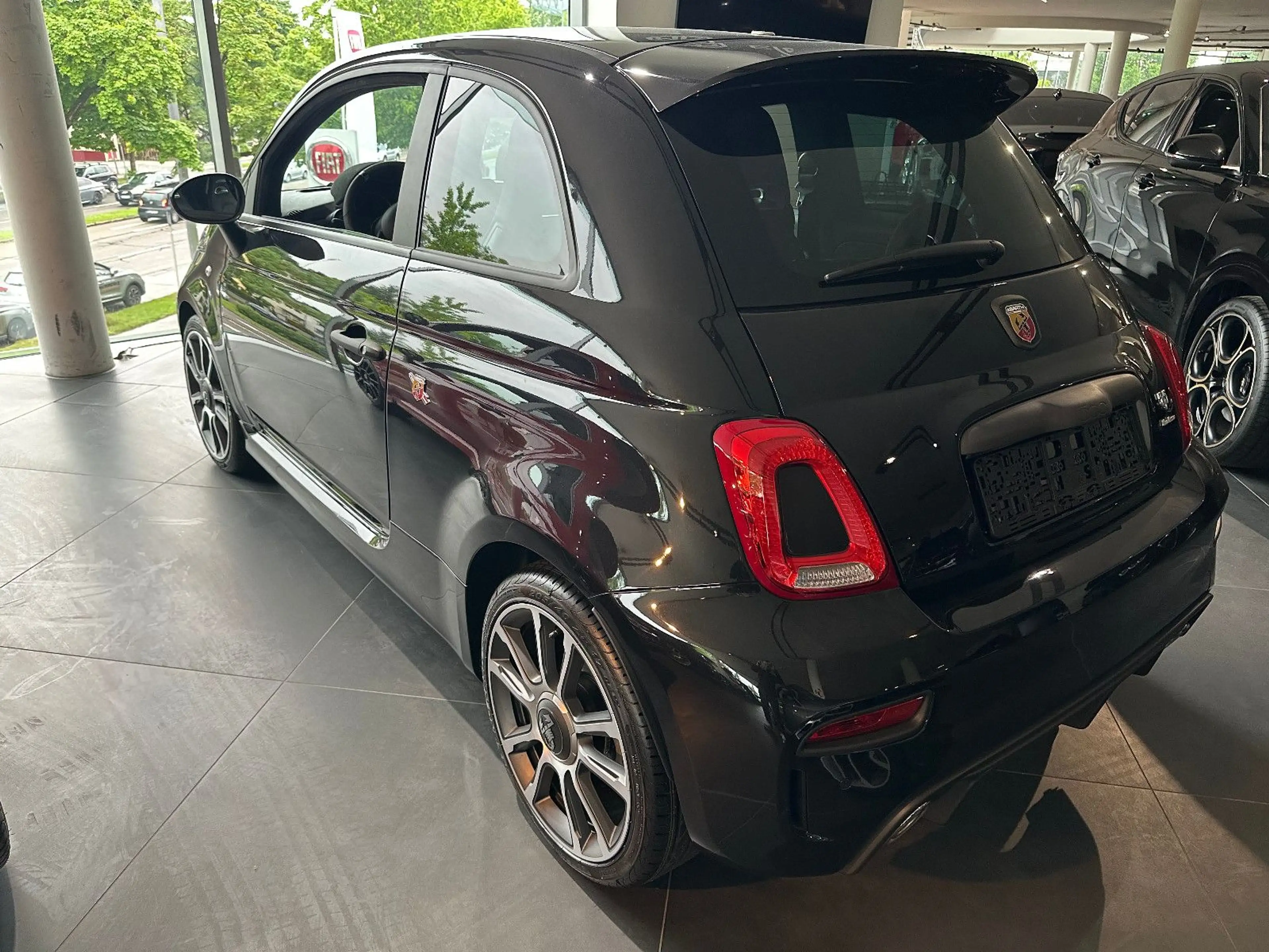 Abarth 595 1.4 T-Jet 121 kW *Beats*Xenon*Navi*Leder* — photo 3