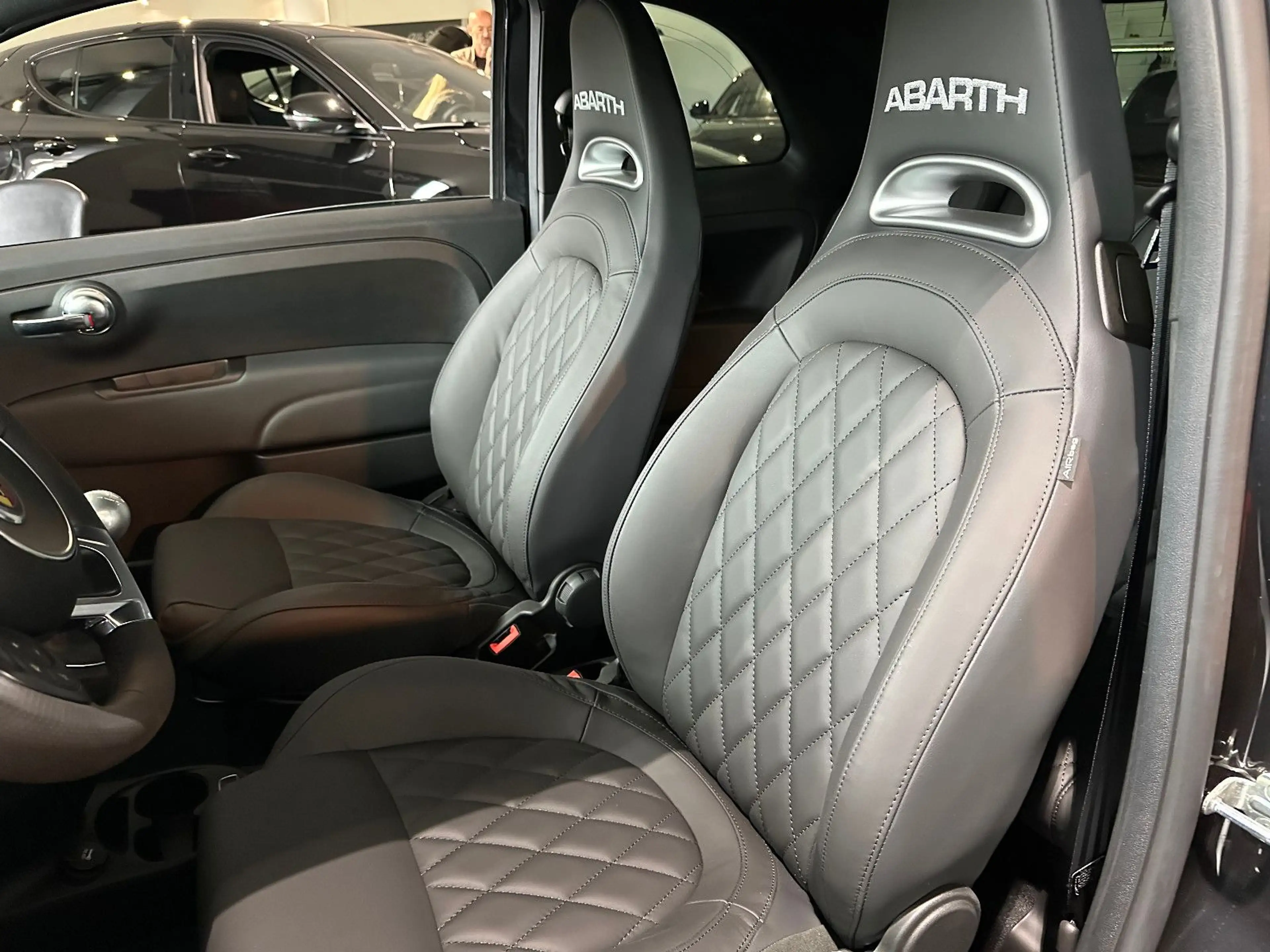 Abarth 595 1.4 T-Jet 121 kW *Beats*Xenon*Navi*Leder* — photo 6