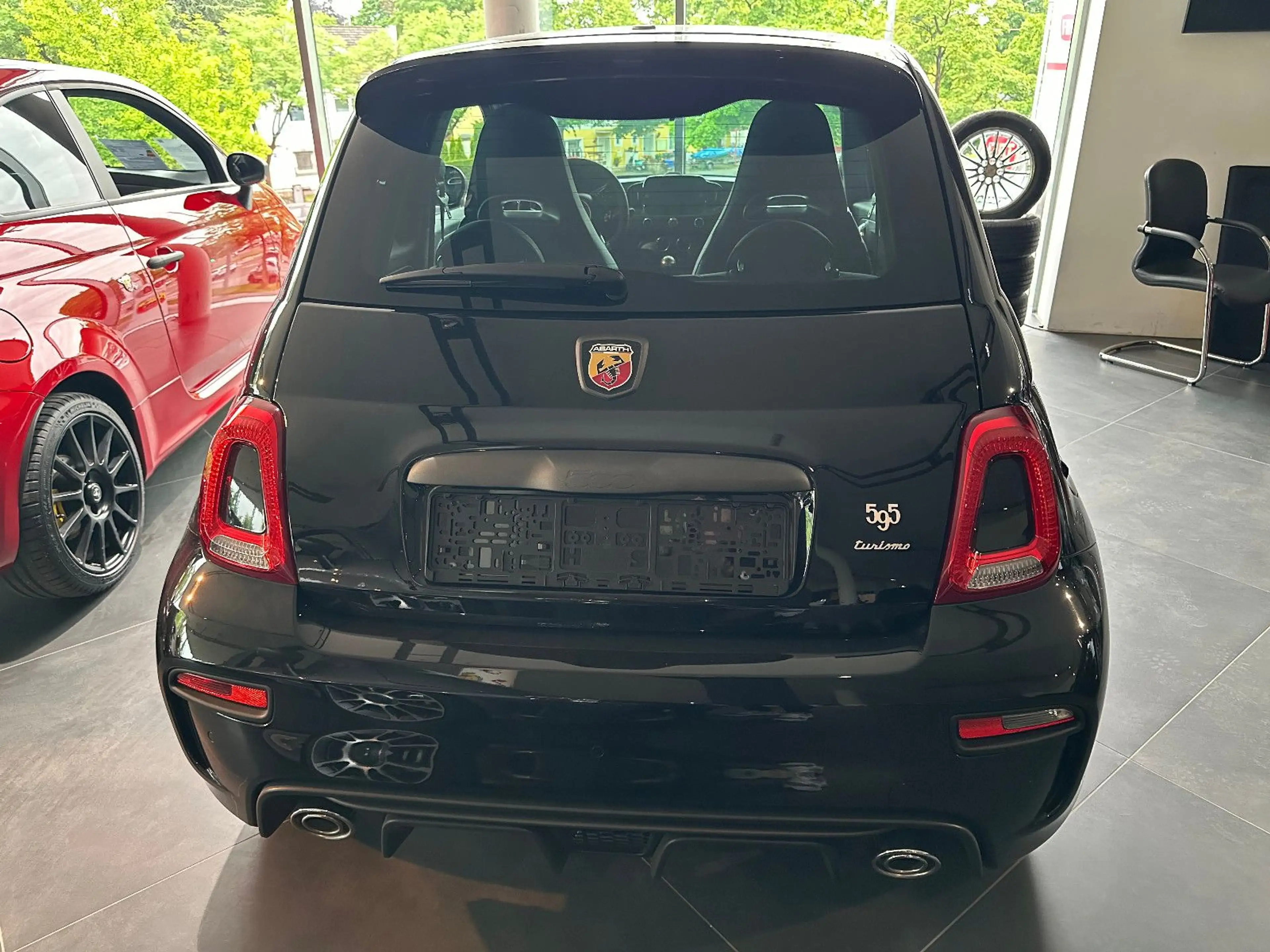 Abarth 595 1.4 T-Jet 121 kW *Beats*Xenon*Navi*Leder* — photo 4