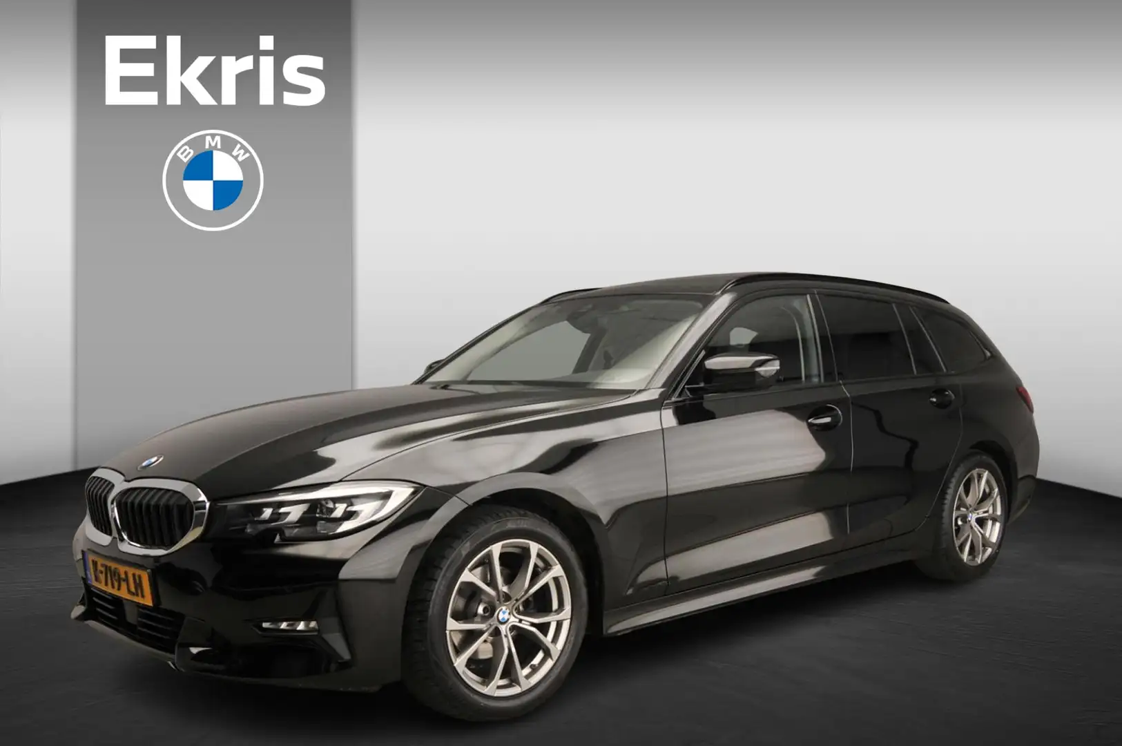 BMW 318 3 Serie Touring 318i | LED | Navigatie | Schuifdak Zwart - 1