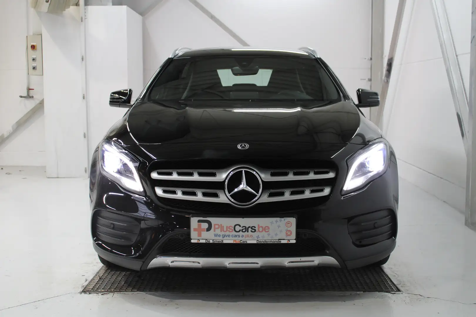 Mercedes-Benz GLA 180 AMG pakket ~ als nieuw ~ Topdeal ~ Noir - 2