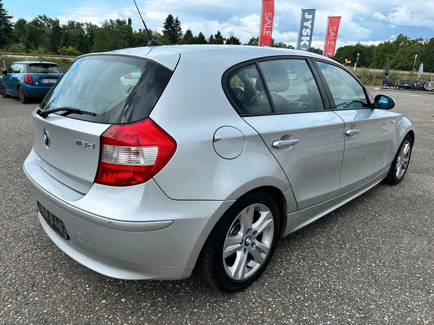 BMW 118 d Xenon 6 Gang M Paket Navi Klima 5 Trg. TOP Silber - 2