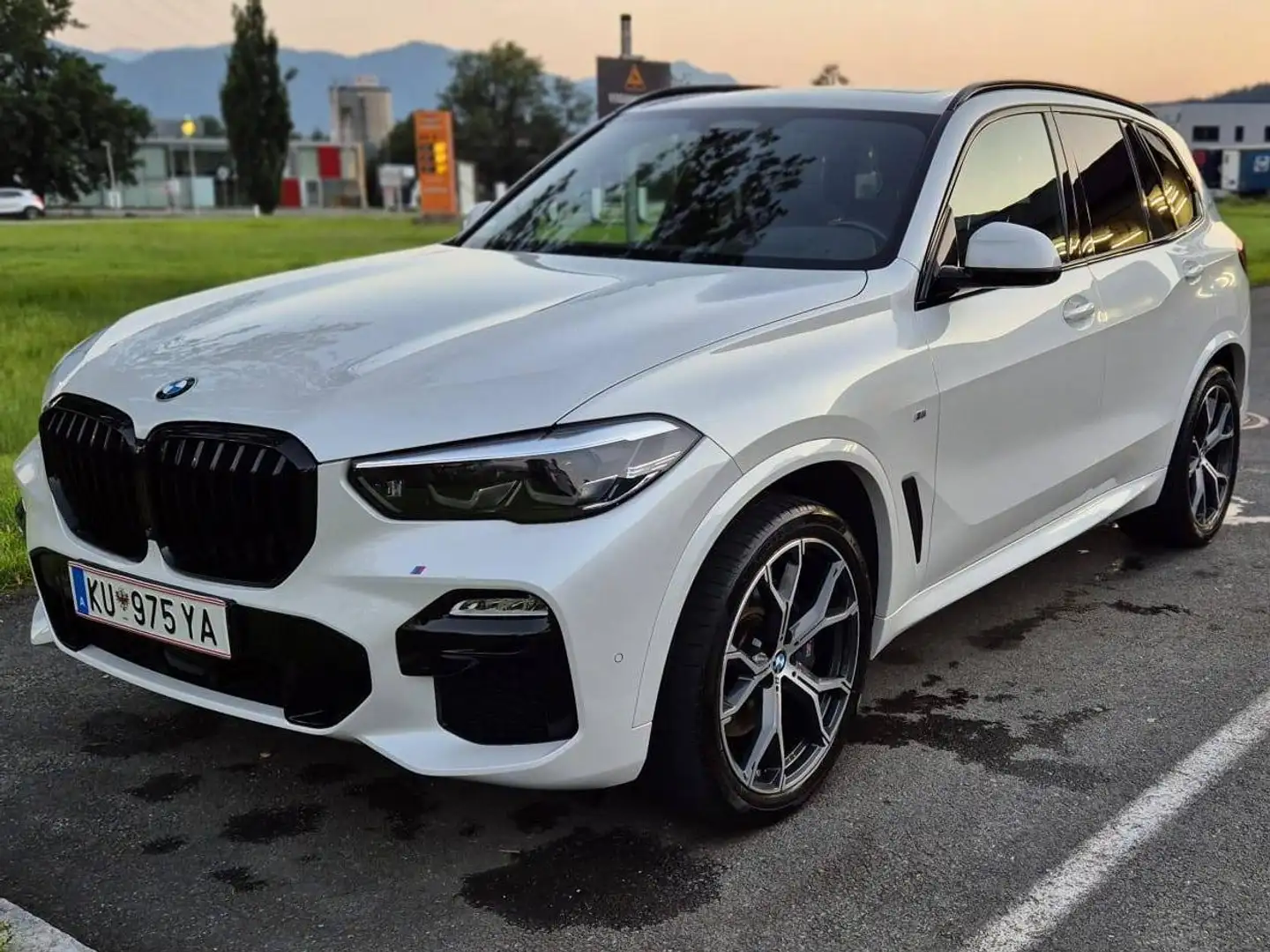 BMW X5 X5 xDrive, M-PAKET-PANORAMA-HARMAN KARDON Weiß - 1