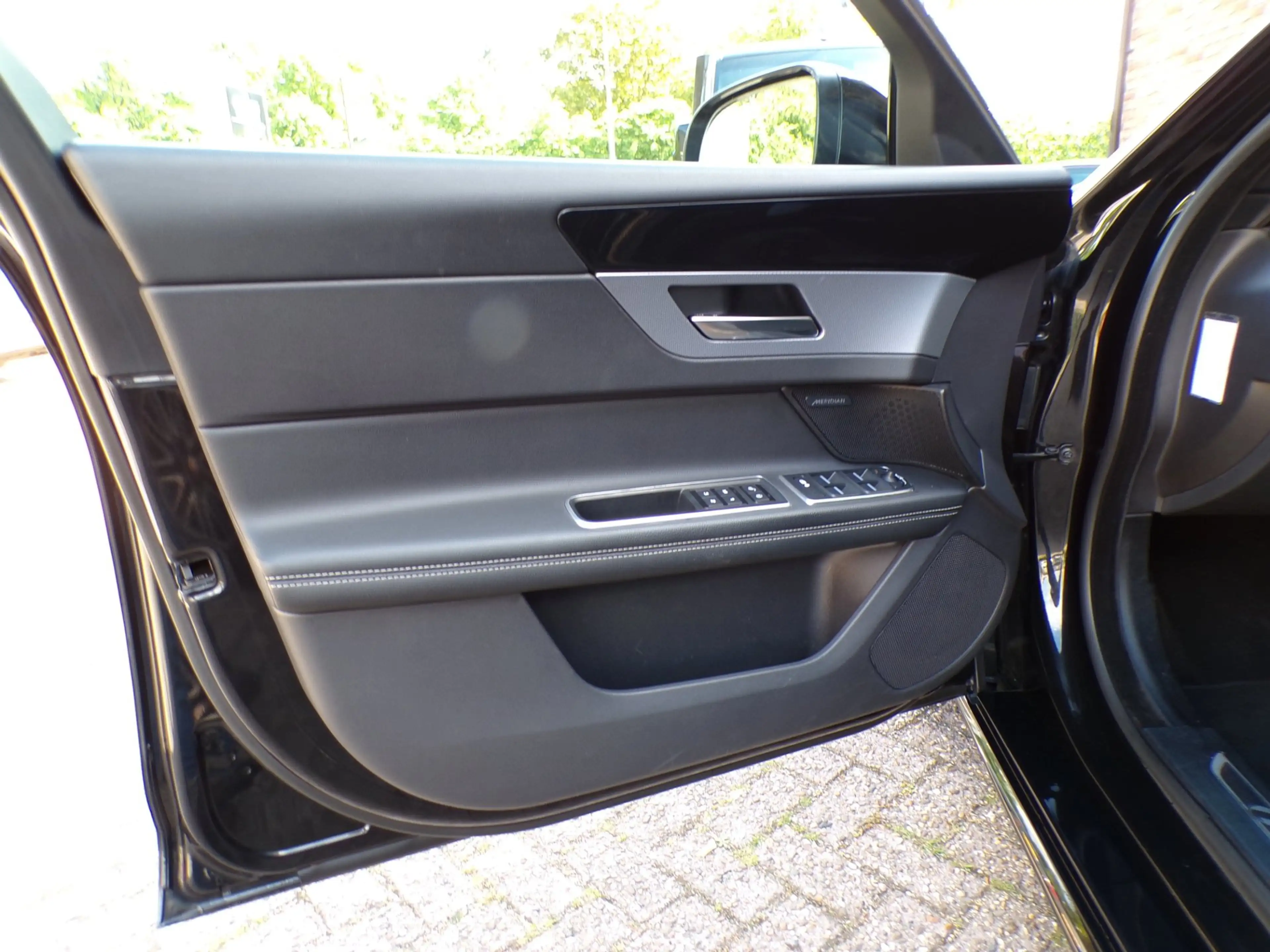 Jaguar XF Sportbrake 2.0d Portfolio Automaat / Leder / Navi — photo 25