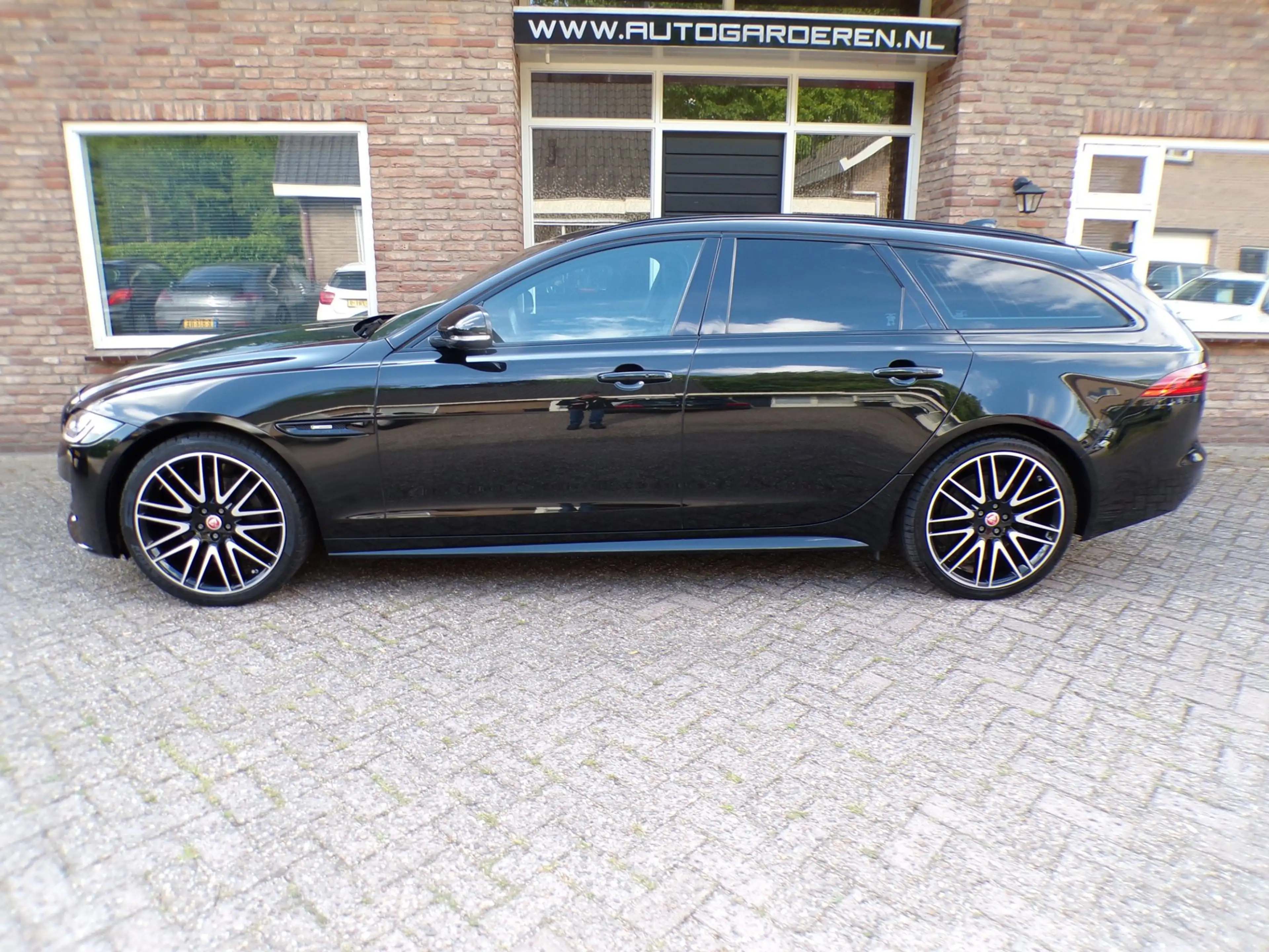 Jaguar XF Sportbrake 2.0d Portfolio Automaat / Leder / Navi — photo 2