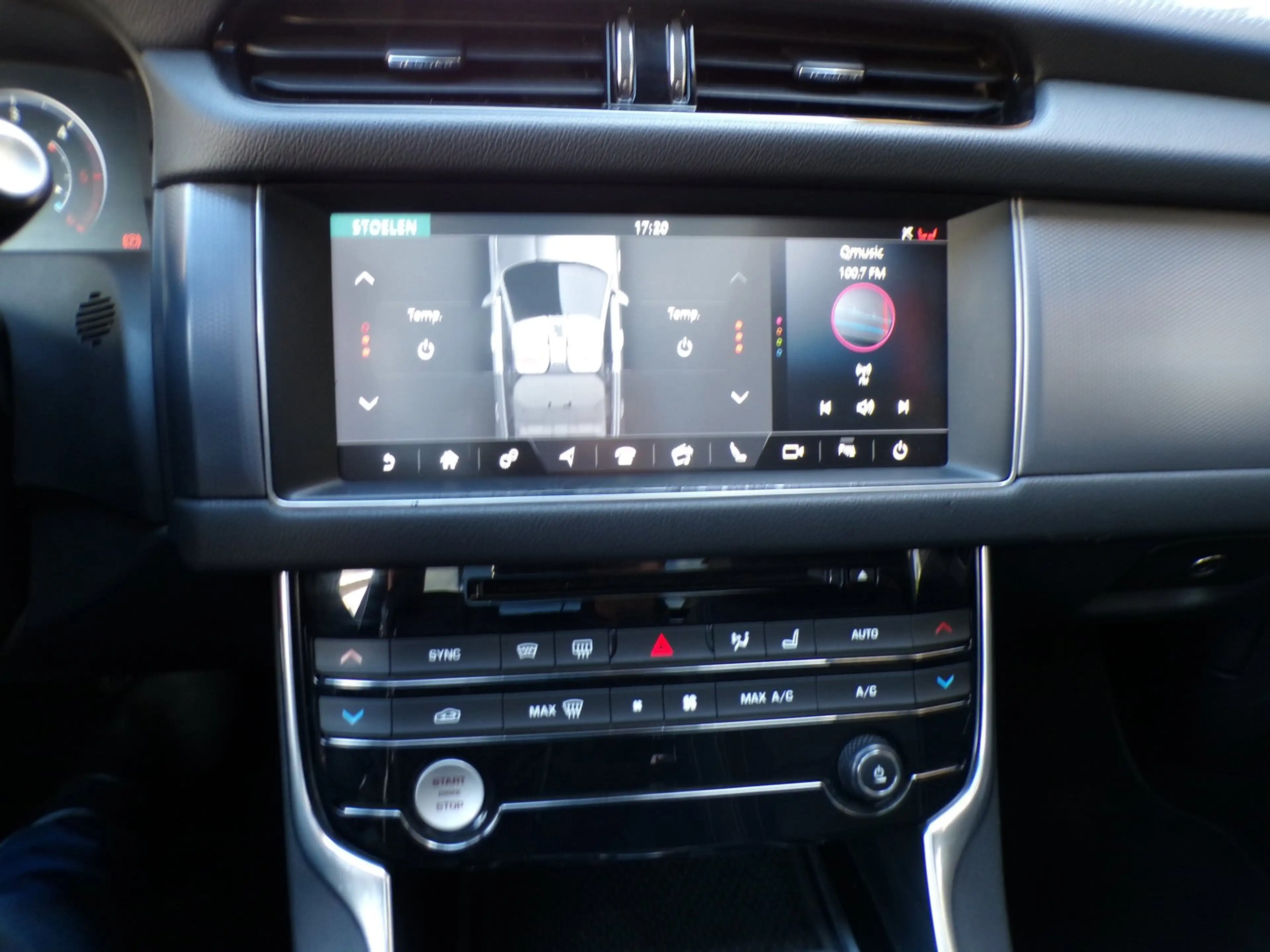 Jaguar XF Sportbrake 2.0d Portfolio Automaat / Leder / Navi — photo 21