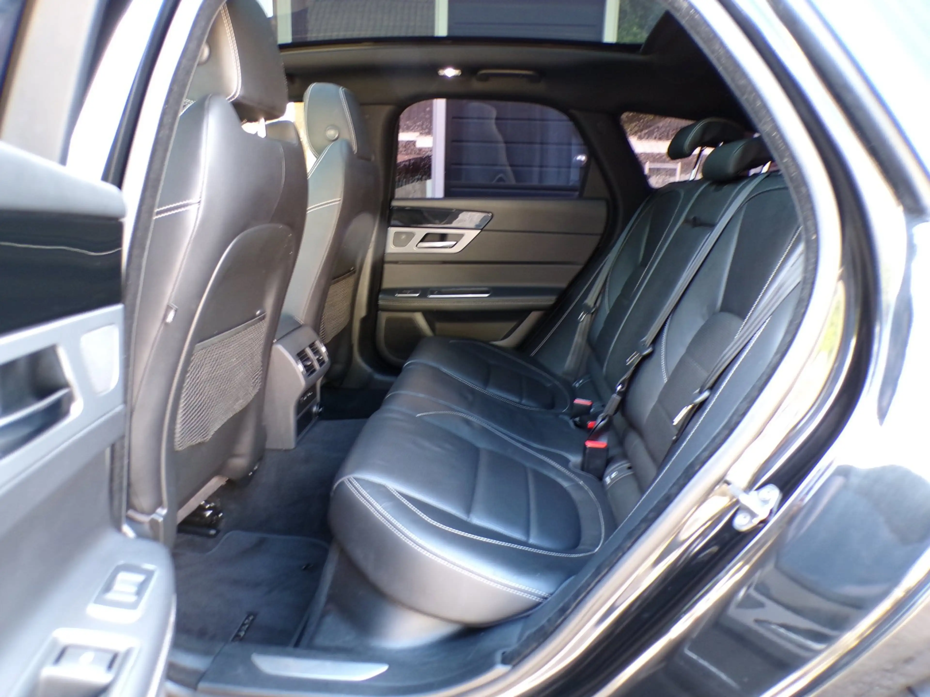 Jaguar XF Sportbrake 2.0d Portfolio Automaat / Leder / Navi — photo 13