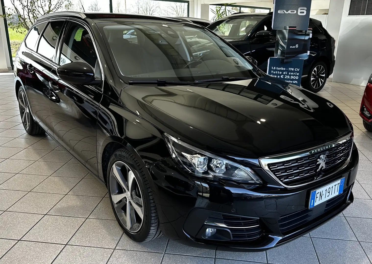 Peugeot 308 308 SW 1.6 bluehdi Allure s Schwarz - 2