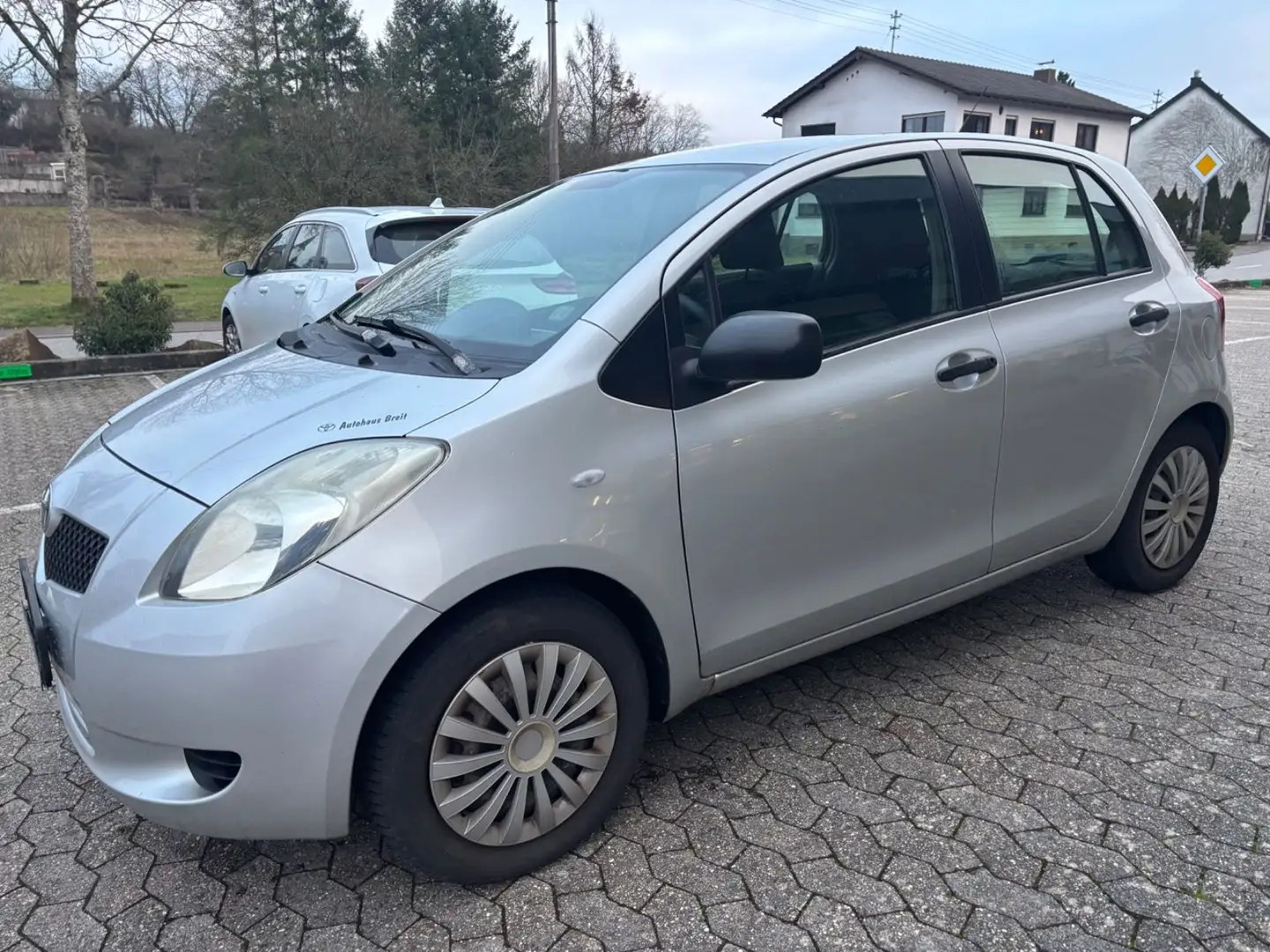 Toyota Yaris Sol*1,3L *5TRG*1 HAND*KLIMA*ALU* Silber - 2
