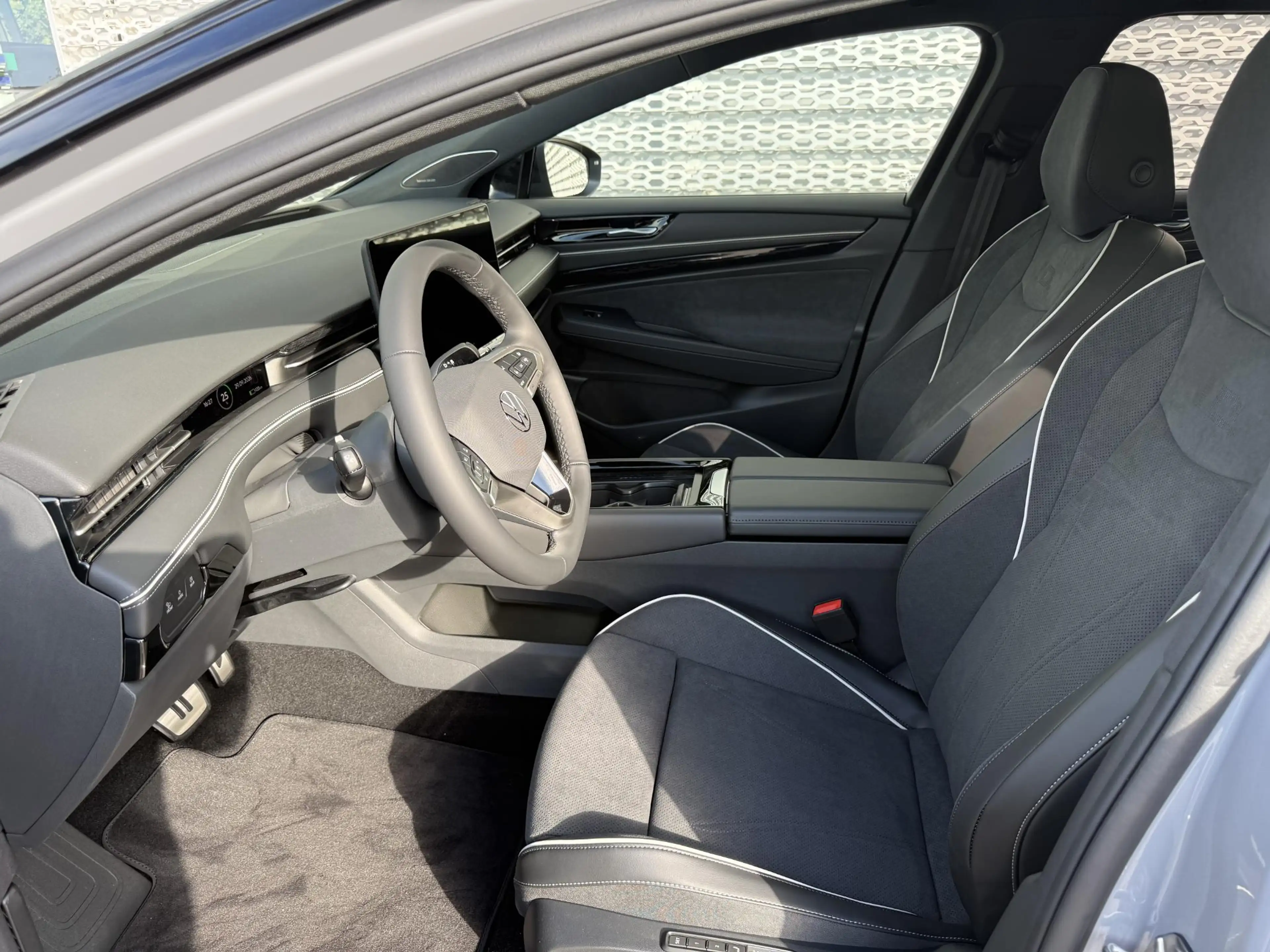 Volkswagen ID.7 Limited Edition Plus 77 kWh accu 210 kW / 286 PK | — photo 13