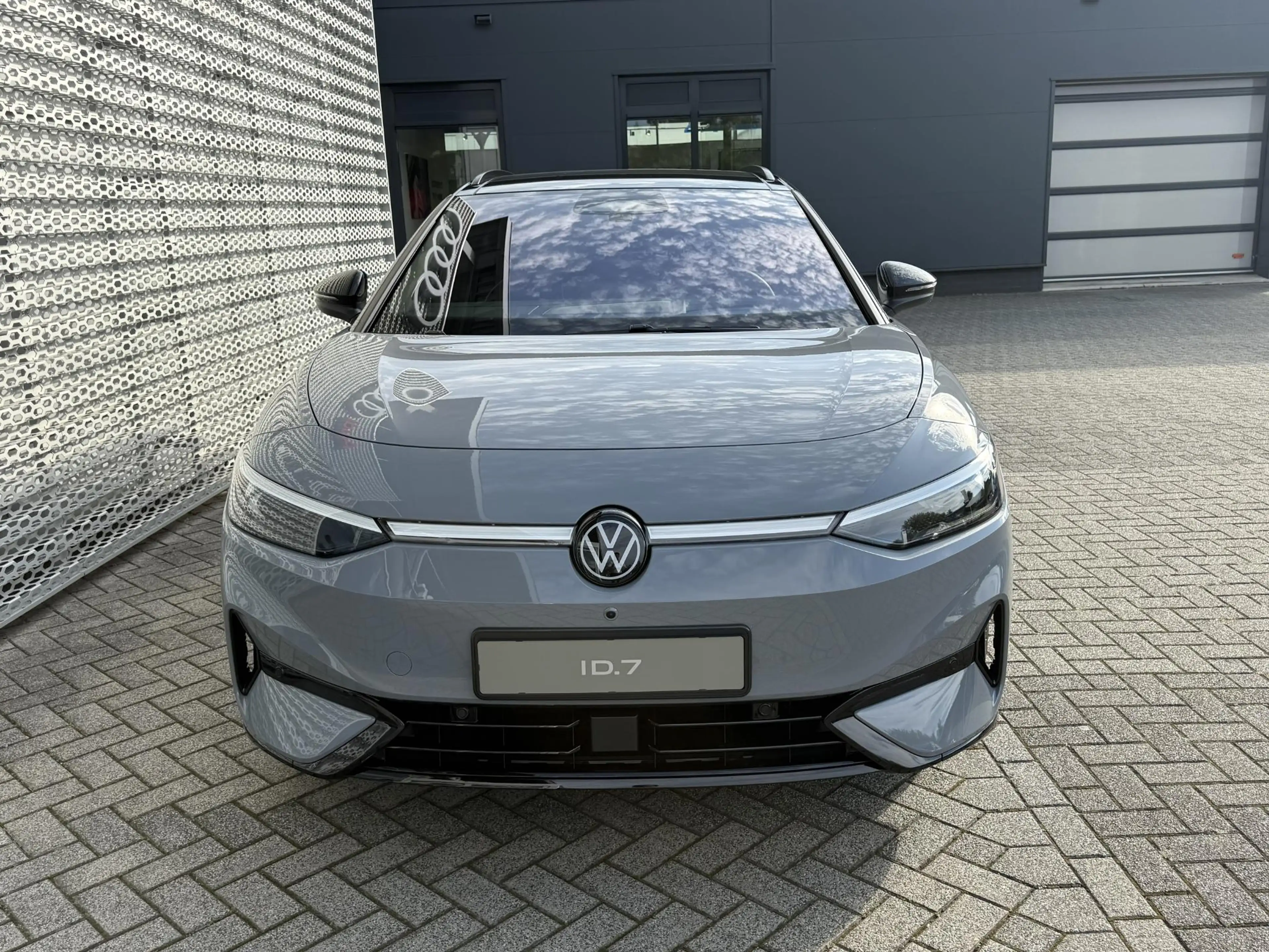 Volkswagen ID.7 Limited Edition Plus 77 kWh accu 210 kW / 286 PK | — photo 2