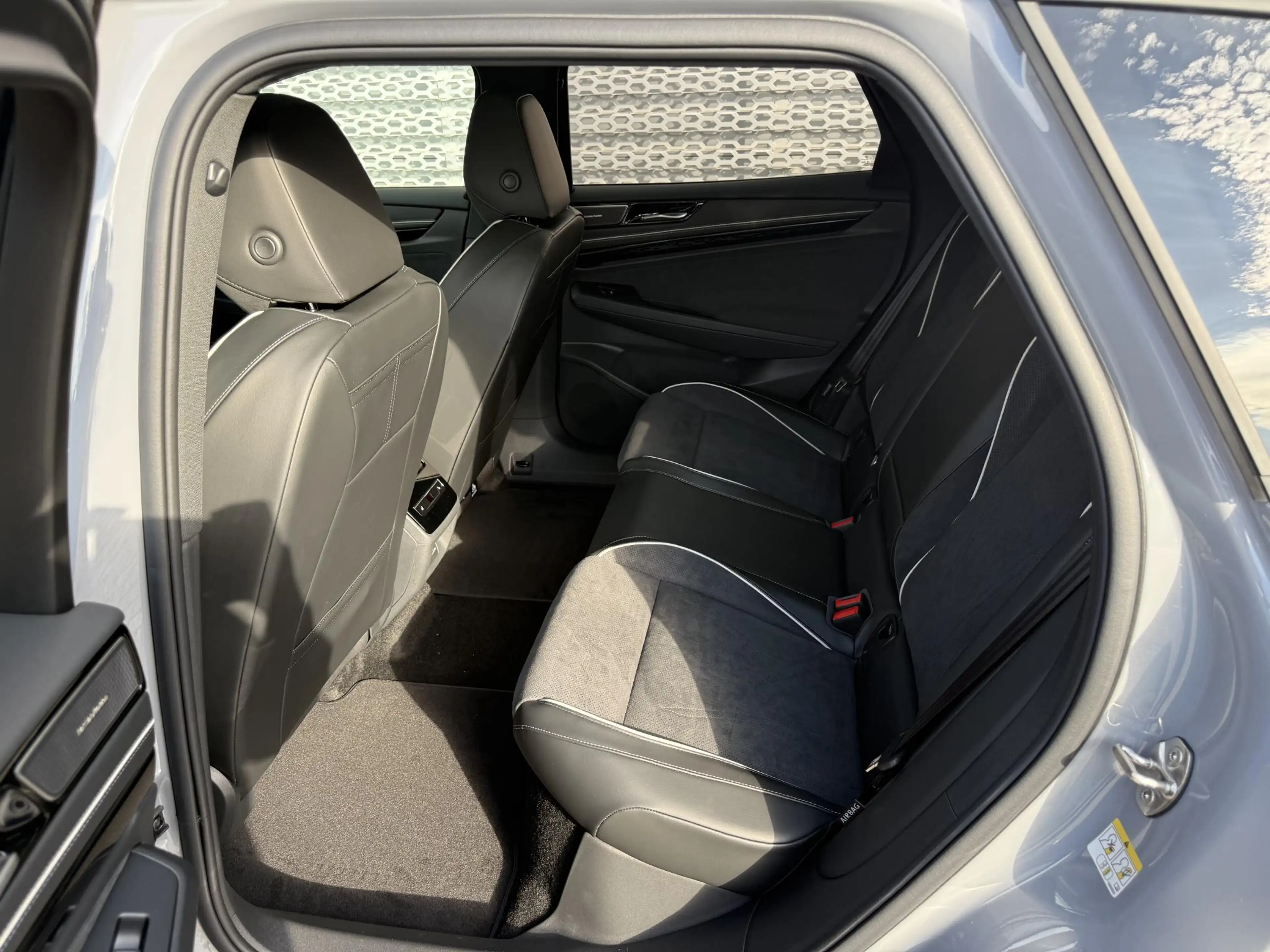 Volkswagen ID.7 Limited Edition Plus 77 kWh accu 210 kW / 286 PK | — photo 12