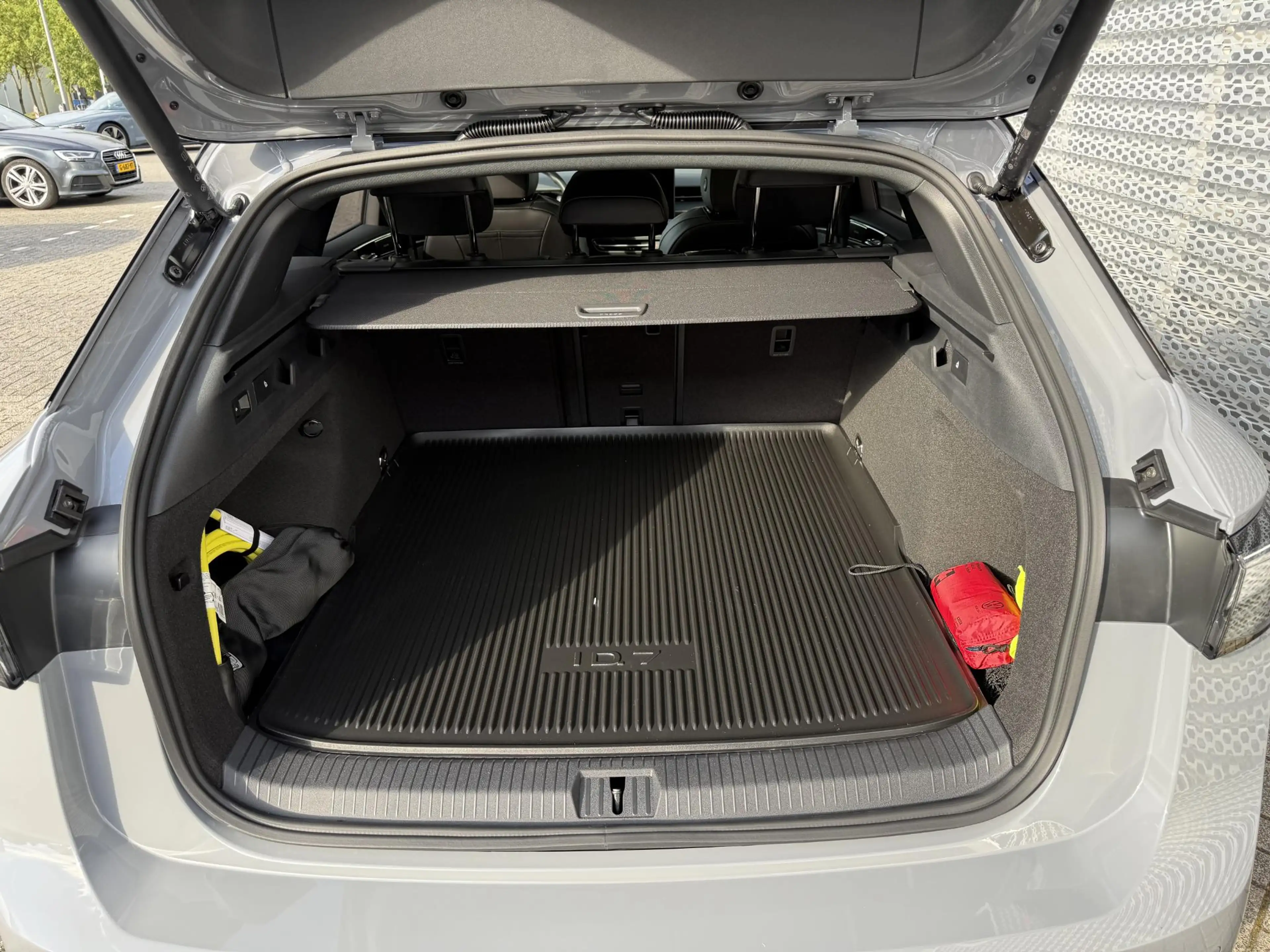 Volkswagen ID.7 Limited Edition Plus 77 kWh accu 210 kW / 286 PK | — photo 8