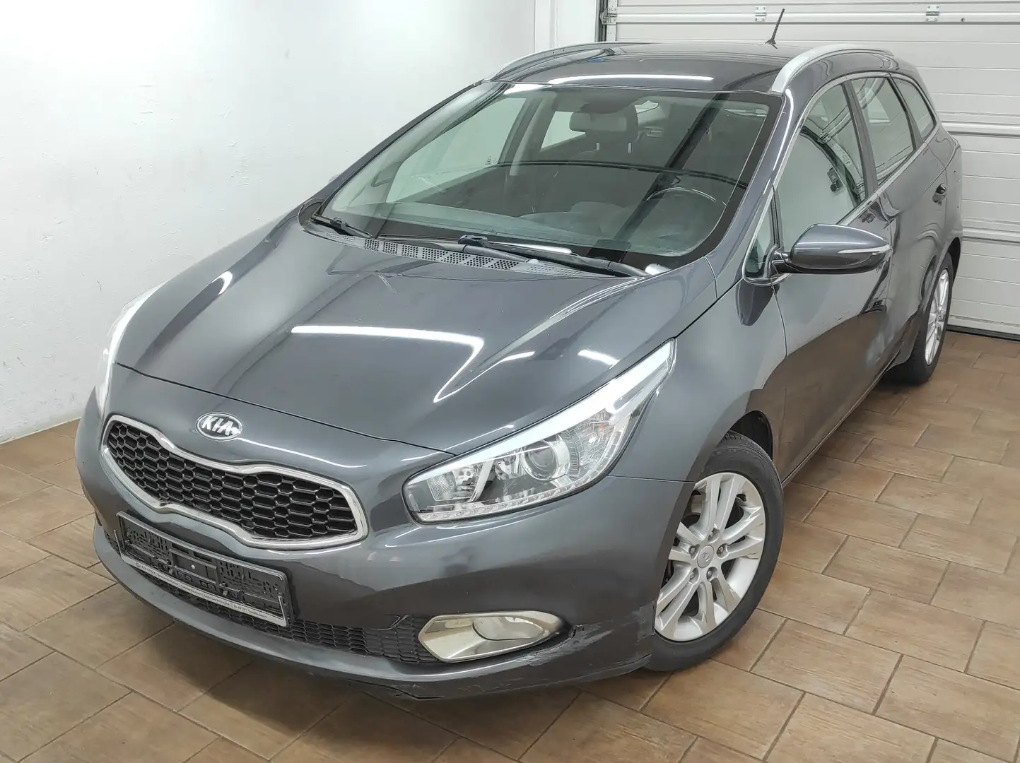 Kia Ceed SW / cee'd SW 1.6 GDI DREAM-TEAM KLIMA LED BC TEMP EURO-5 USB ZV Gris - 1