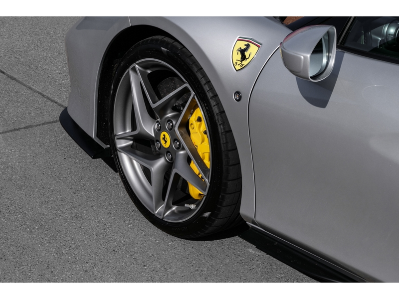 Ferrari F8 Tributo *Carbon+LED*Lift*Passenger-Display*Racingseats* — photo 11