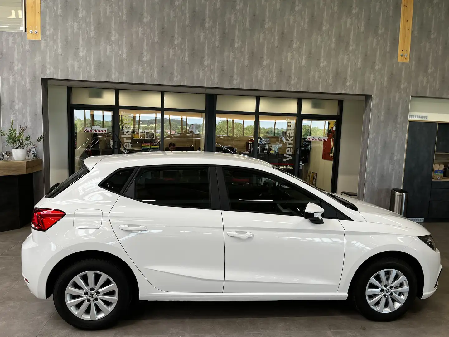 SEAT Ibiza Reference TSI App Temp LED Shzg Alu Blanc - 2