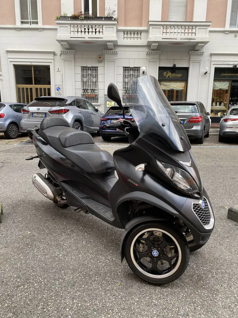 Piaggio MP3 300 Sport - 1