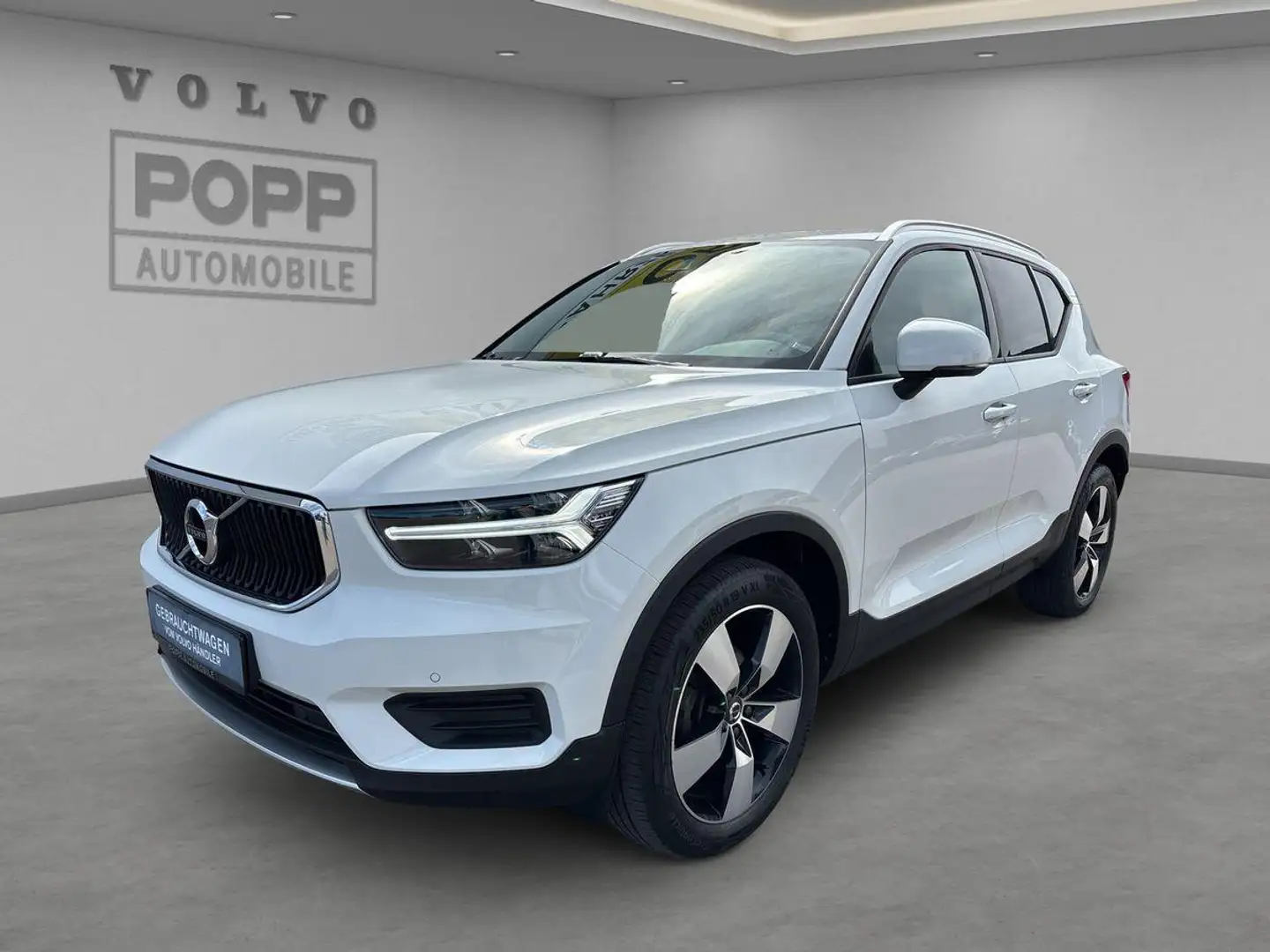 Volvo XC40 D3 FWD Momentum Pro CAM DAB LED NAV PANO SH Weiß - 1