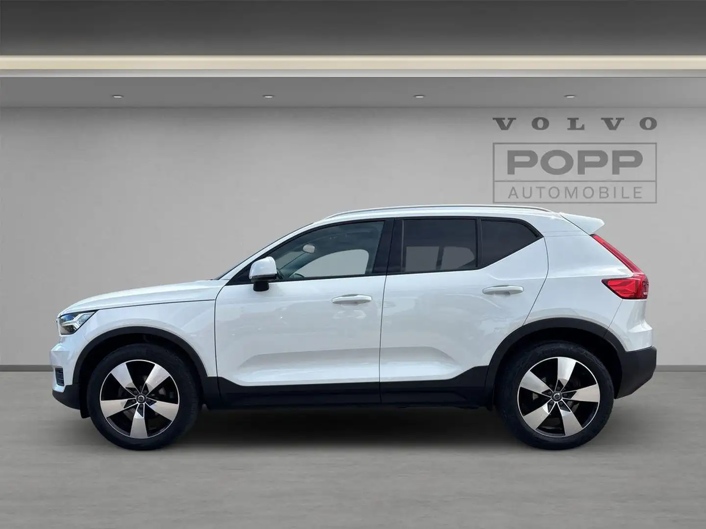 Volvo XC40 D3 FWD Momentum Pro CAM DAB LED NAV PANO SH Weiß - 2