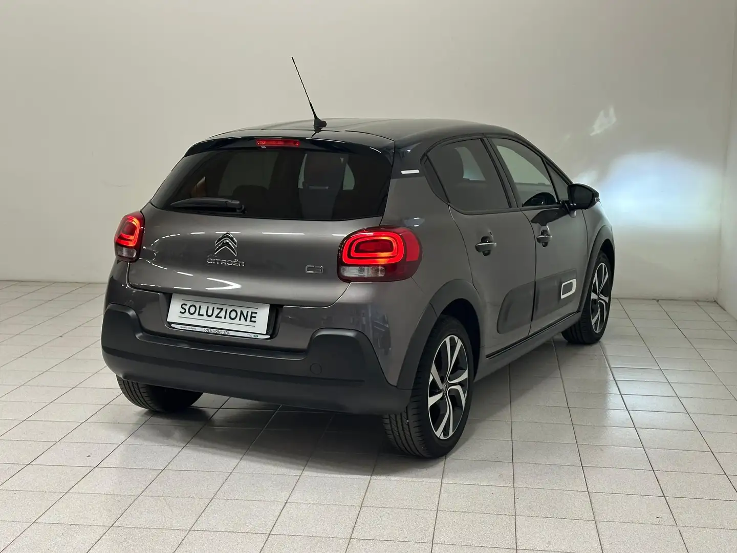 Citroen C3 PureTech 110 S&S EAT6 Shine Pack IVA ESPOSTA Grijs - 2