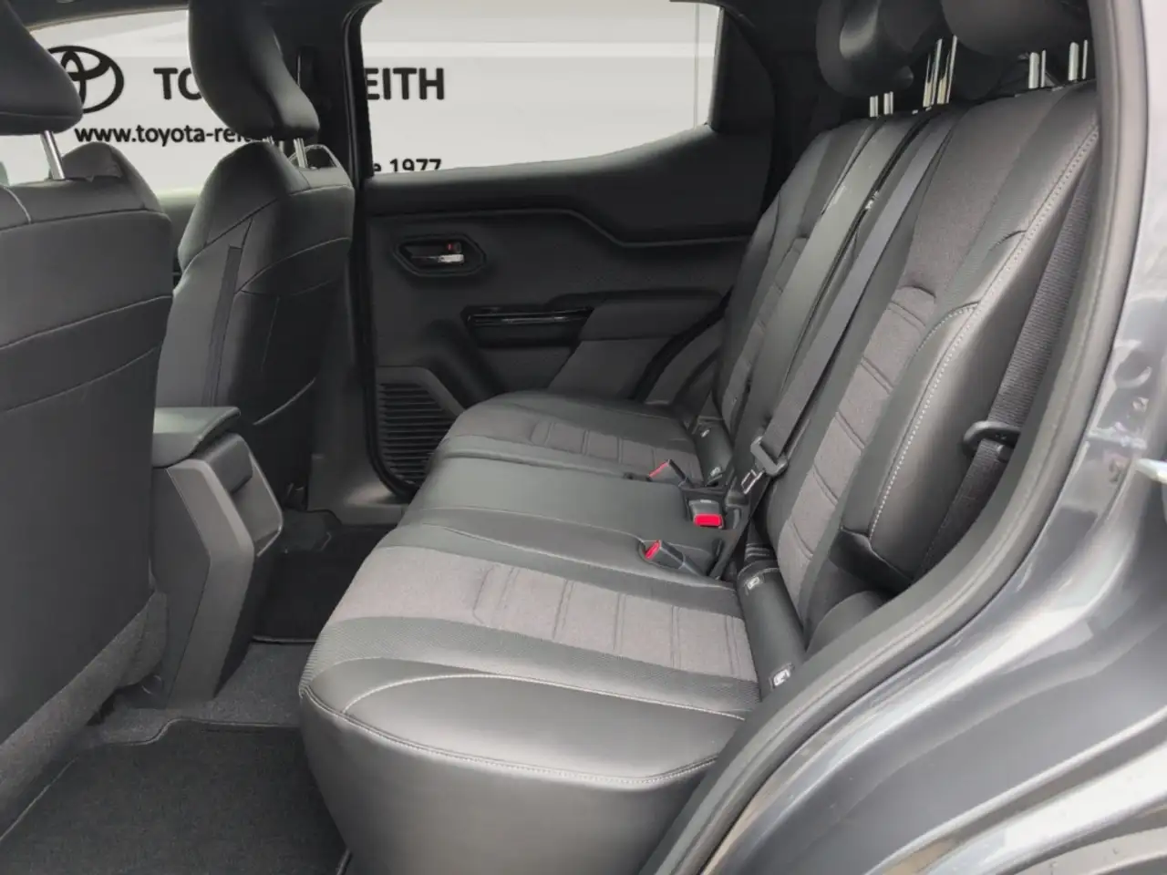 Toyota Urban Cruiser FWD BEV 4x2 Lounge 128 kW Panorama Soundsystem JBL 13