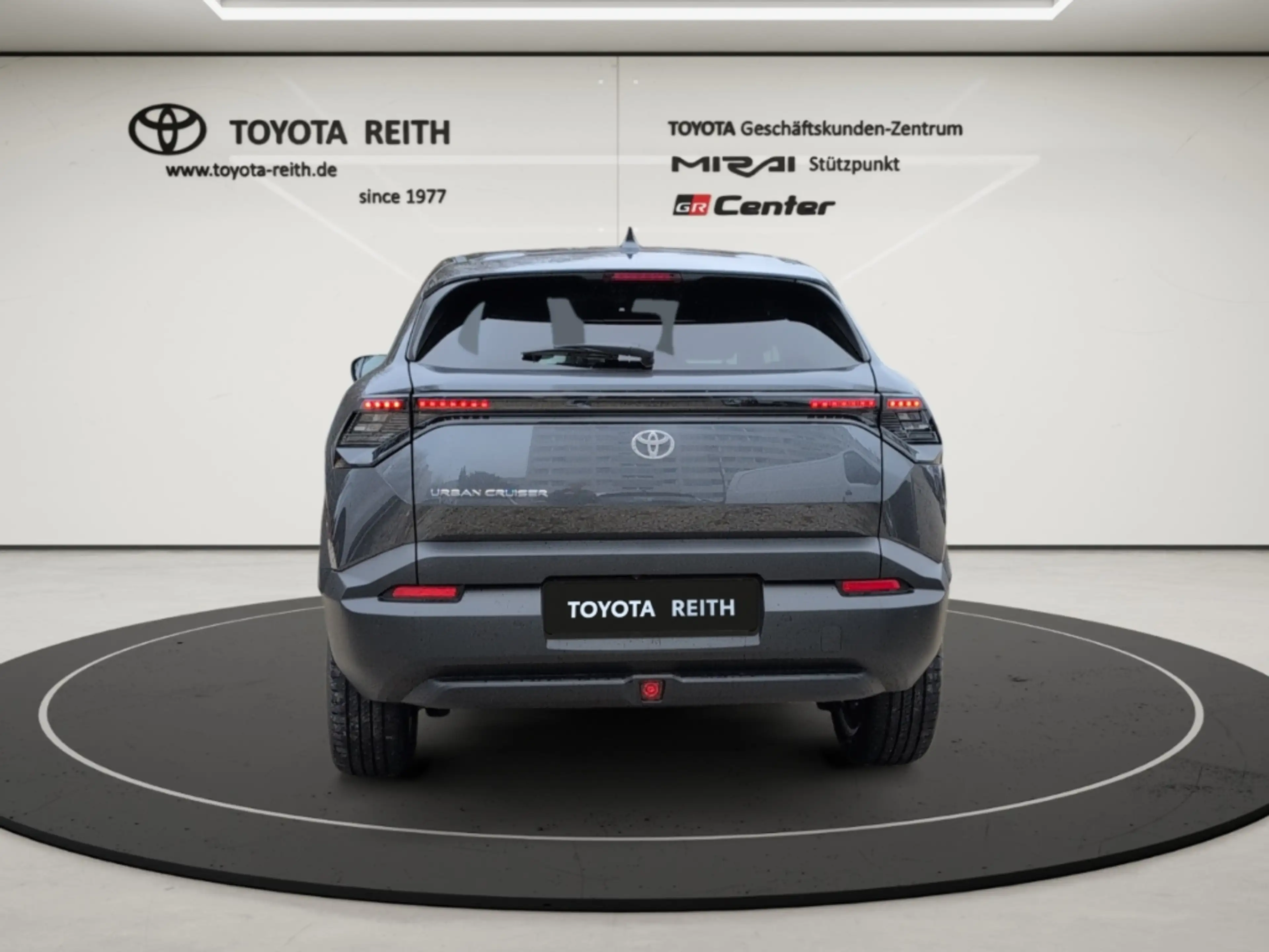 Toyota Urban Cruiser FWD BEV 4x2 Lounge 128 kW Panorama Soundsystem JBL — photo 4