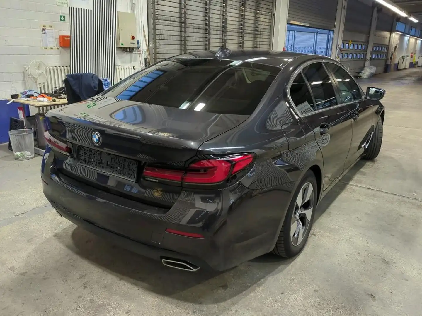 BMW 530 i HUD*Kamera*Leder*AHK*DrivingProf*Innovatio Grau - 2