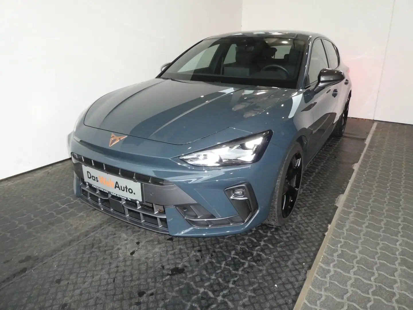 CUPRA Leon 1.5 eTSI DSG 150 PS ACT Blau - 1