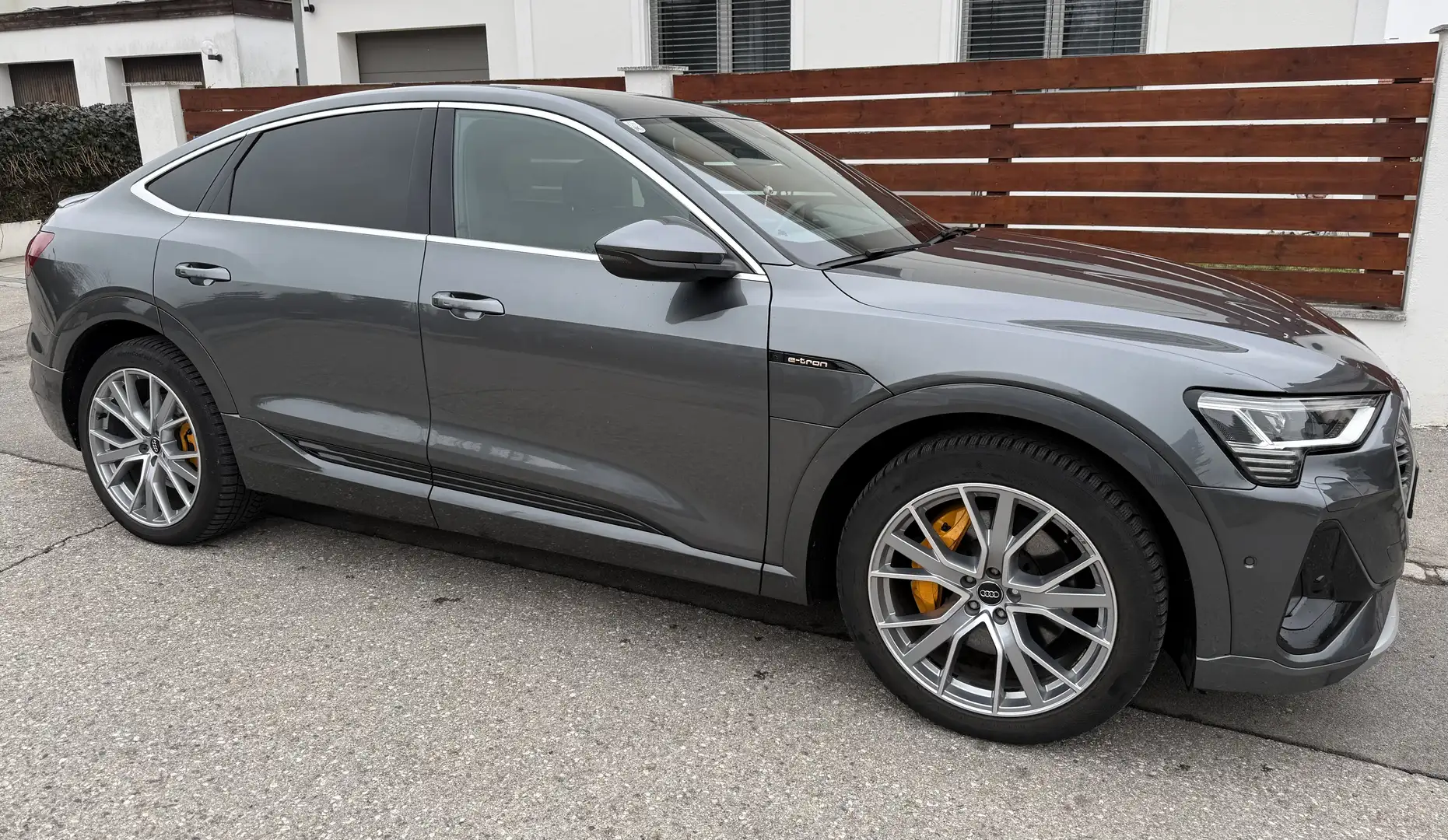 Audi e-tron e-tron SB 55 quattro 95kWh S-line S-line Grau - 2