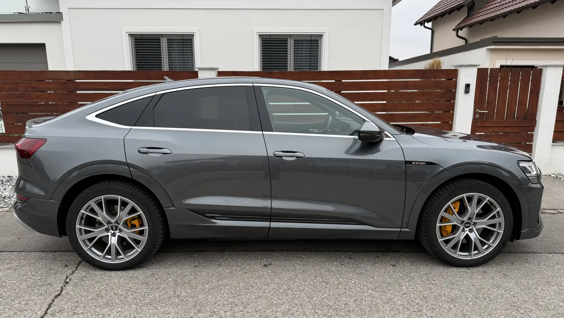 Audi e-tron e-tron SB 55 quattro 95kWh S-line S-line Grau - 1