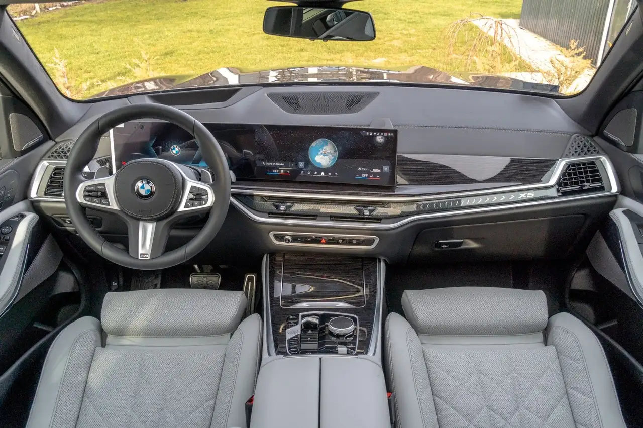 BMW X5 40d M SPORT.LUFTF.PANORAMA.DR.ASS.360.22".AHK 13