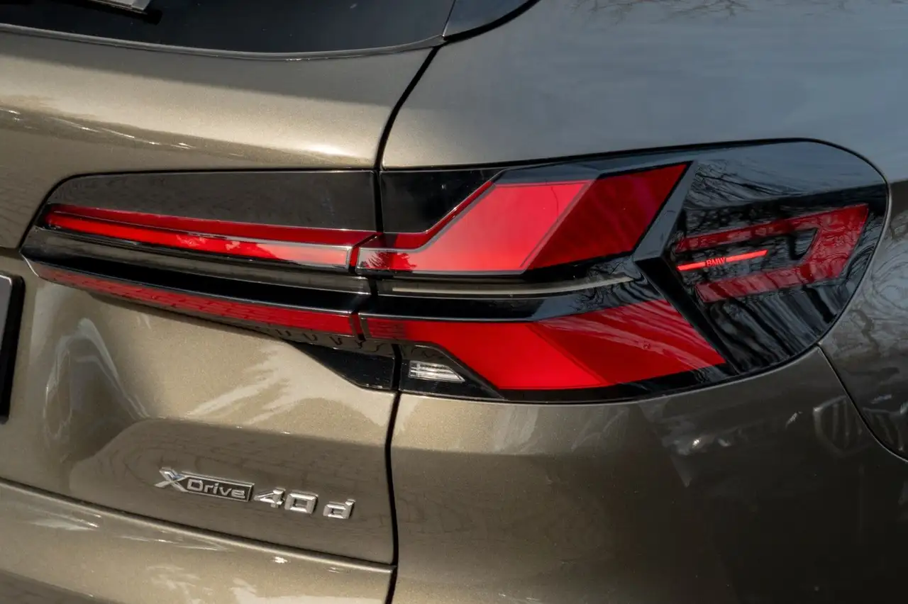 BMW X5 40d M SPORT.LUFTF.PANORAMA.DR.ASS.360.22".AHK 7