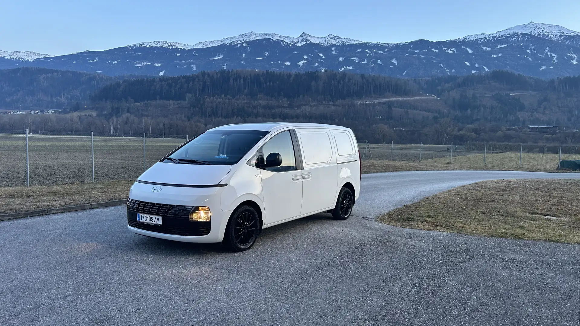 Hyundai STARIA Bus 2,2 CRDi Trend Line - 2