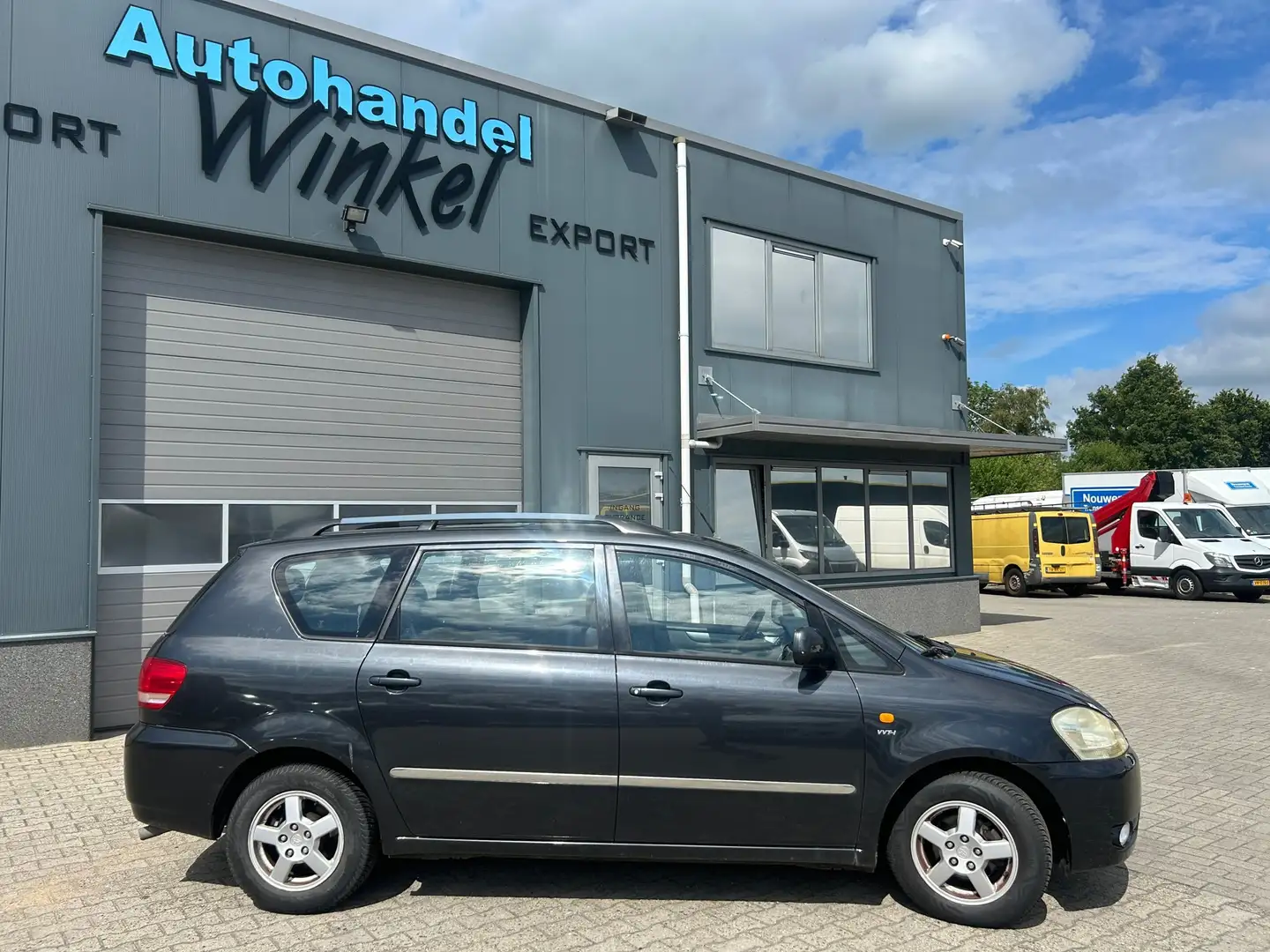 Toyota Avensis Verso 2.0i Linea Luna 7p. Grijs - 2