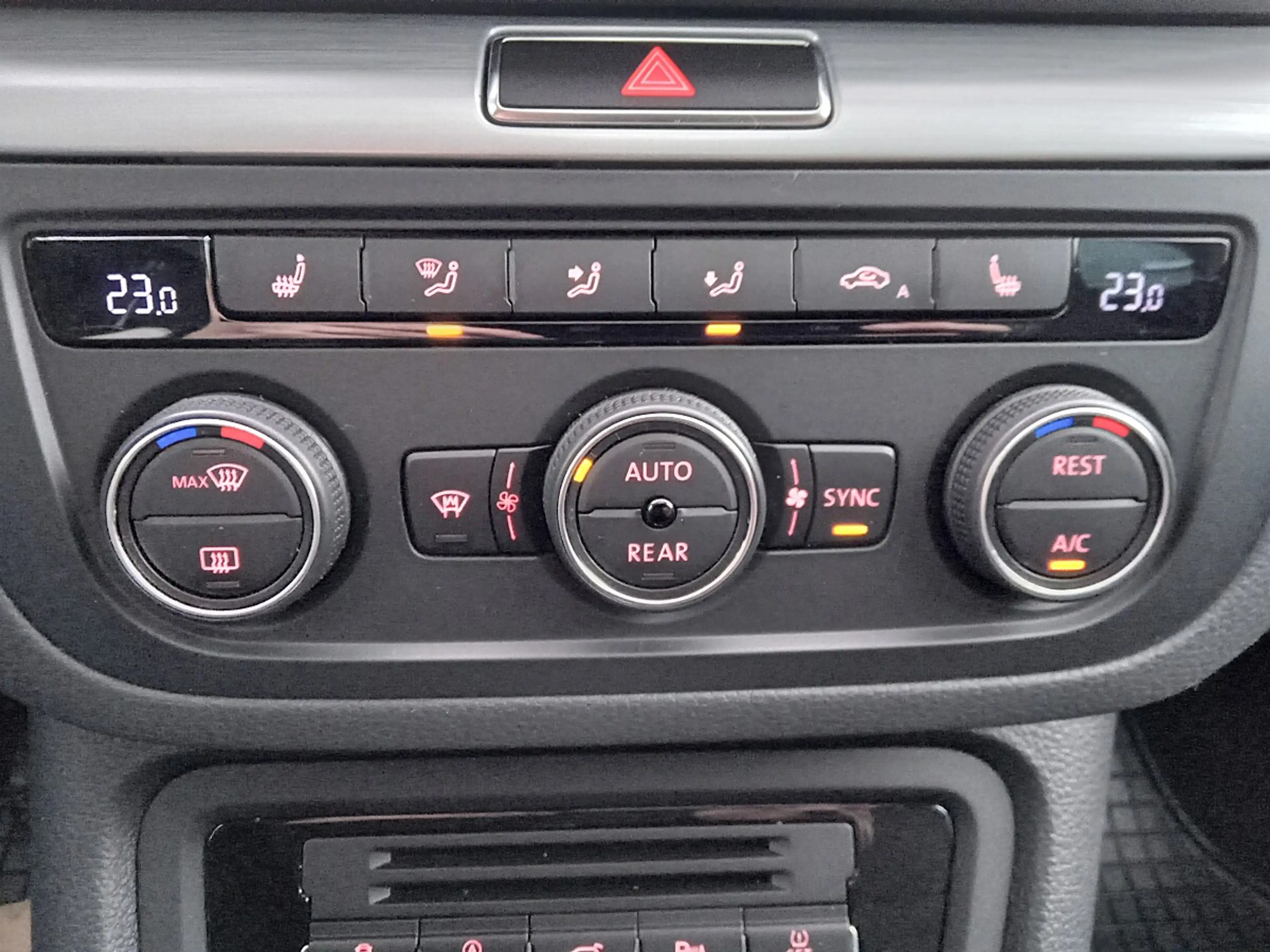 Volkswagen Sharan Business BMT SCR 2,0 TDI DSG — photo 15