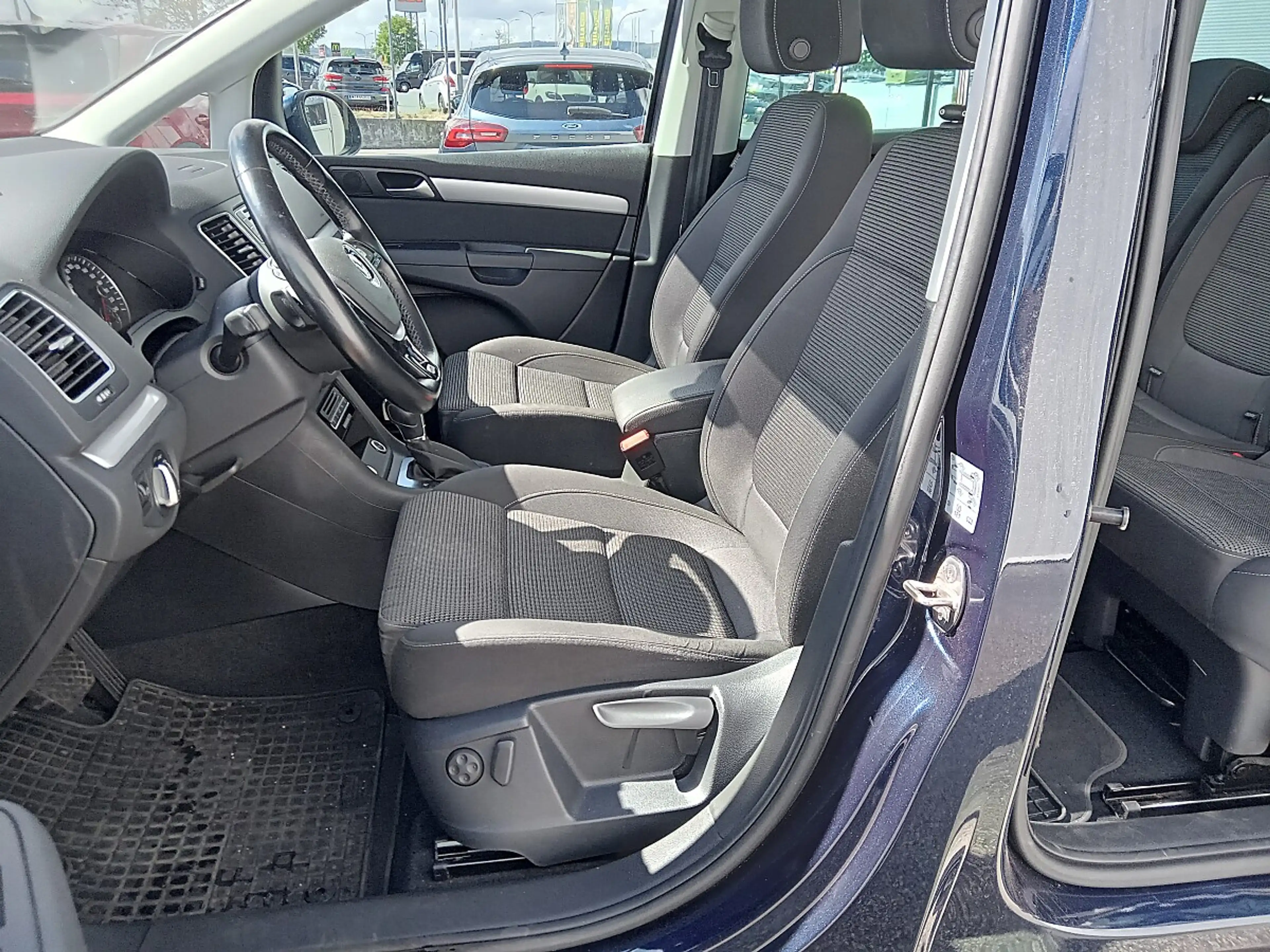 Volkswagen Sharan Business BMT SCR 2,0 TDI DSG — photo 11