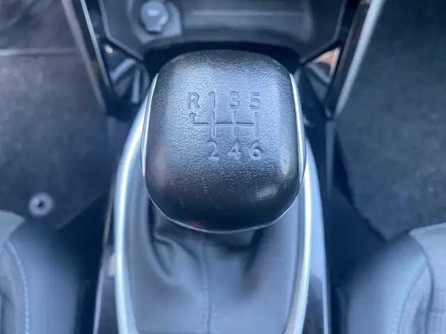 Peugeot 208 view 12