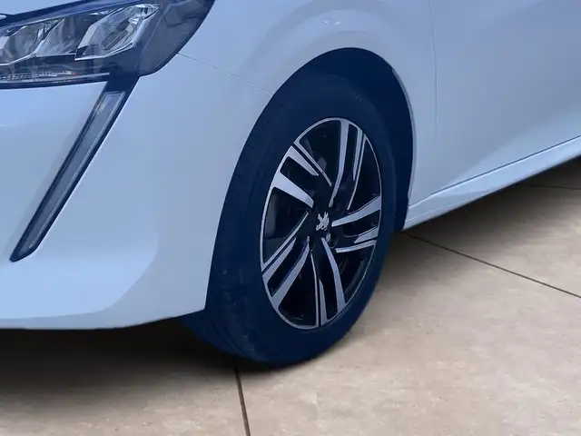 Peugeot 208 view 15