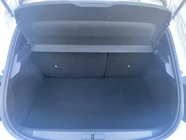 Peugeot 208 view 9