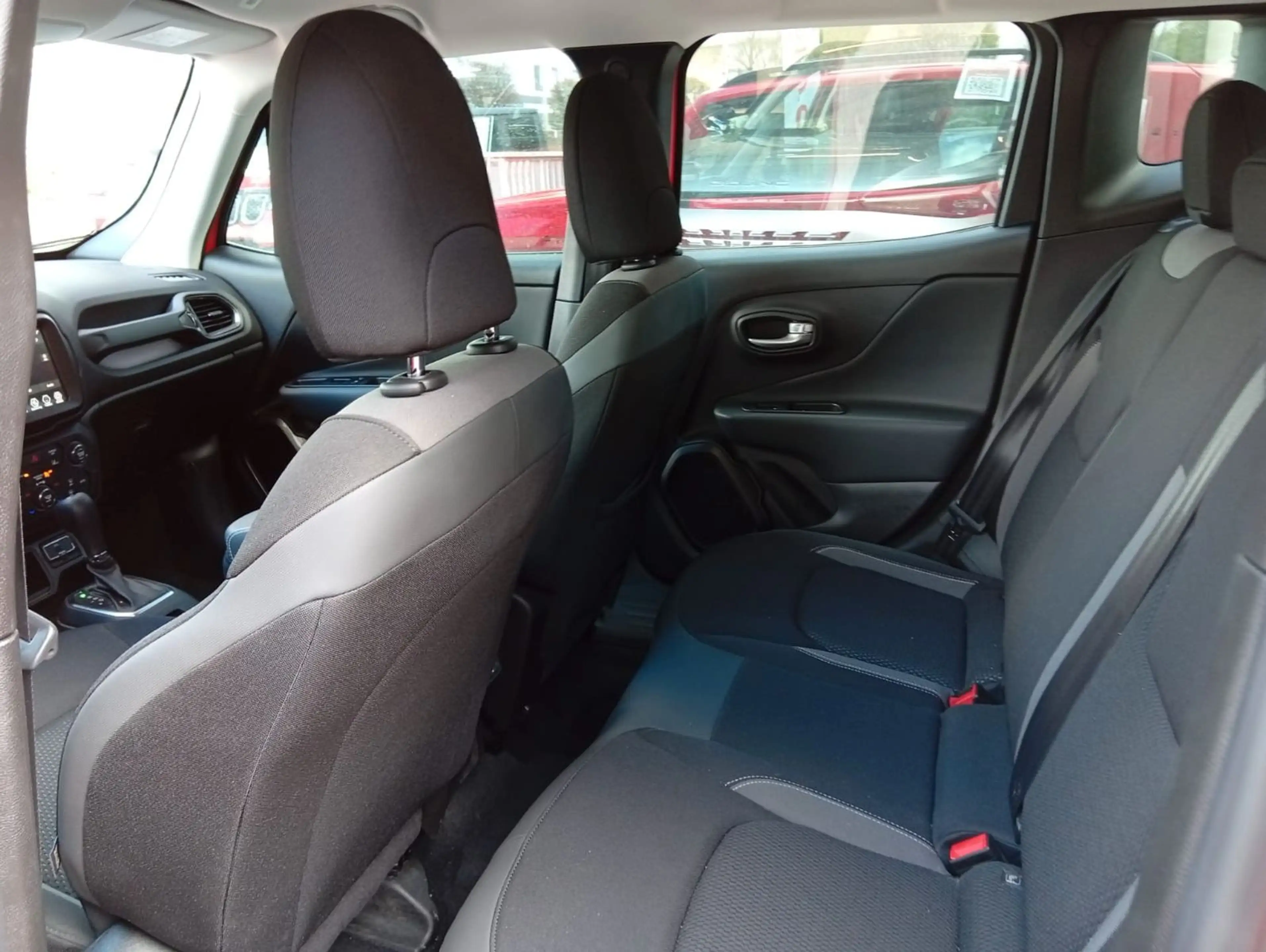 Jeep Renegade Longitude Mild-Hybrid FWD Automatic — photo 13