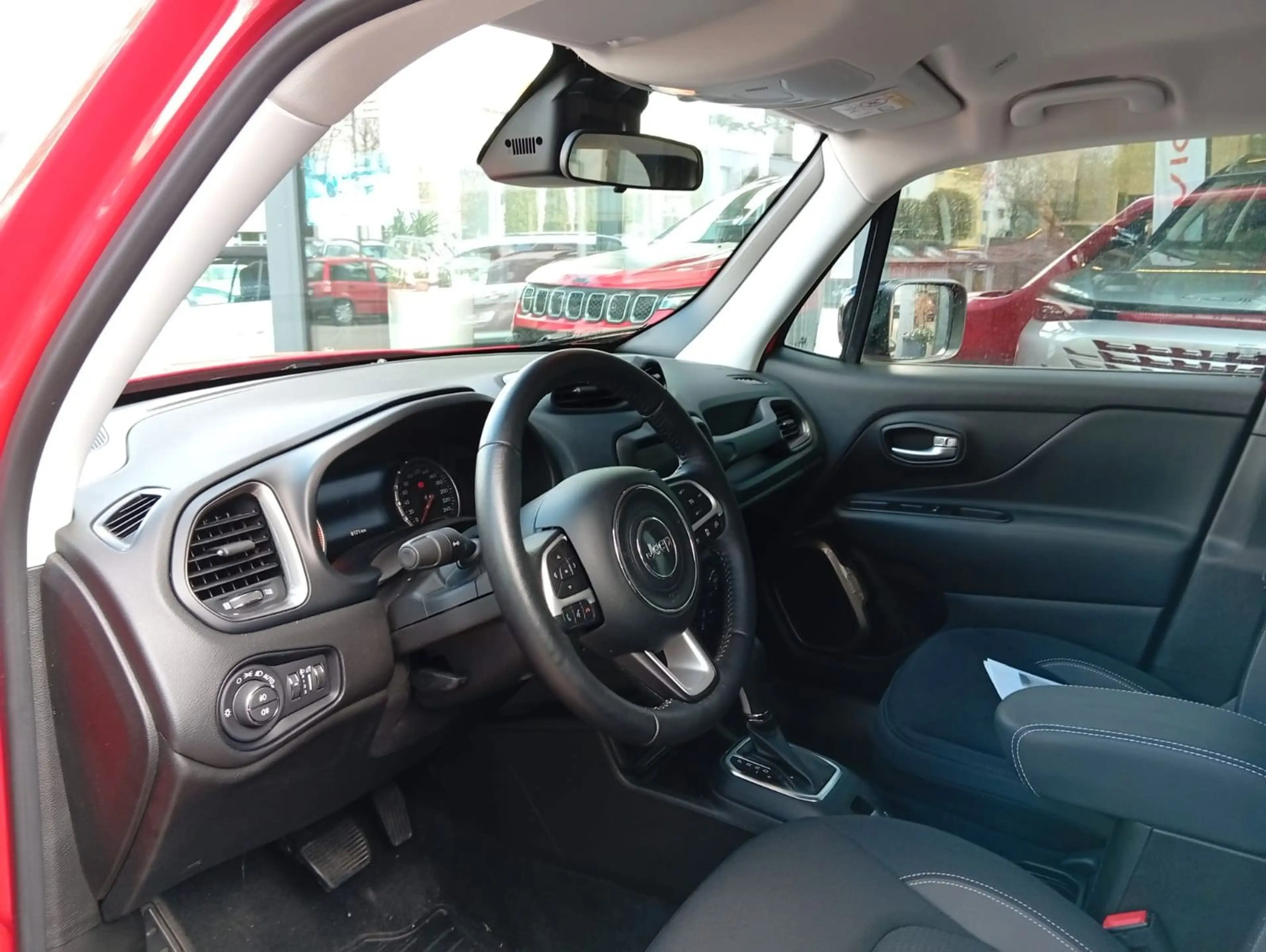 Jeep Renegade Longitude Mild-Hybrid FWD Automatic — photo 11