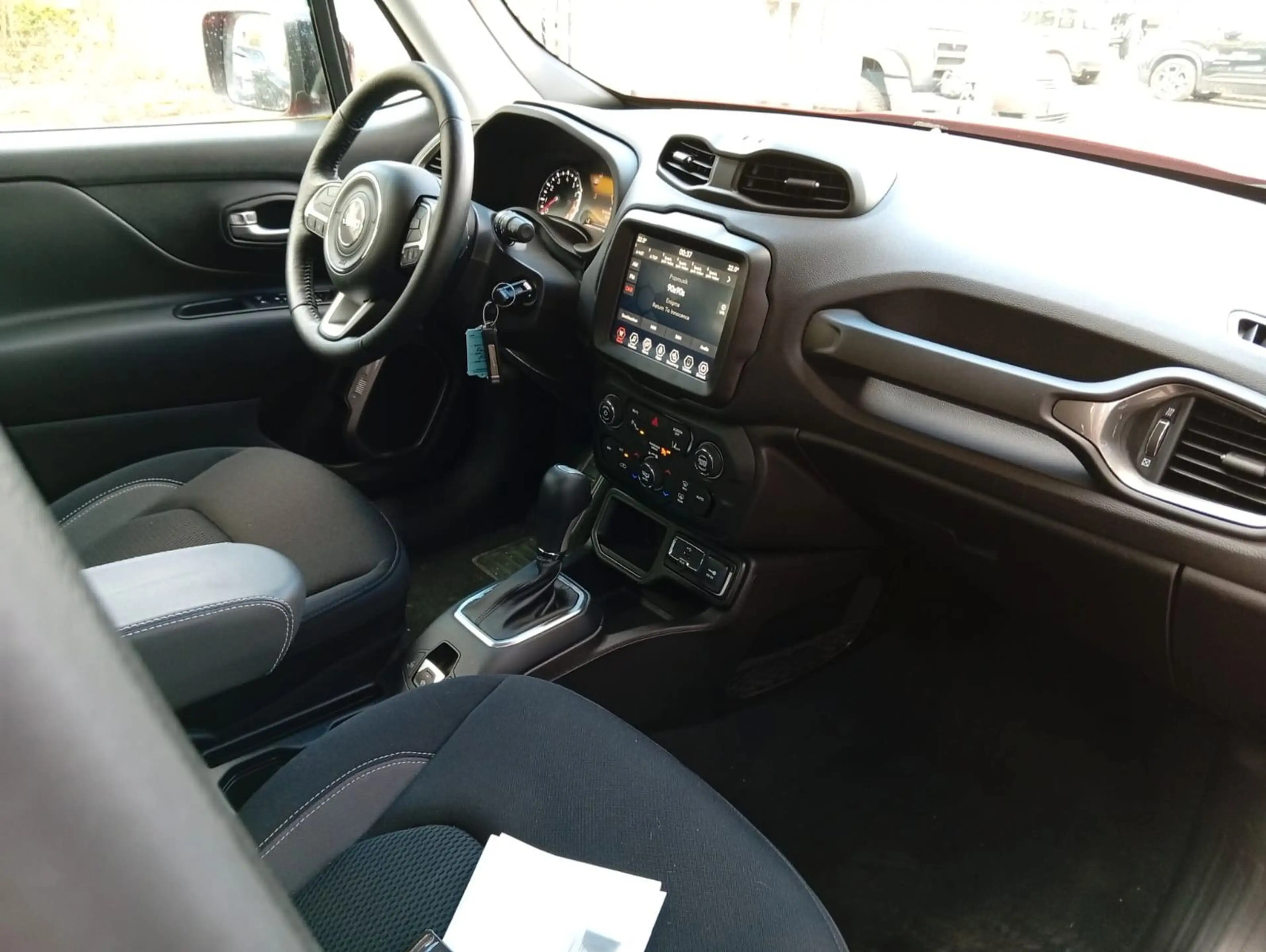 Jeep Renegade Longitude Mild-Hybrid FWD Automatic — photo 9