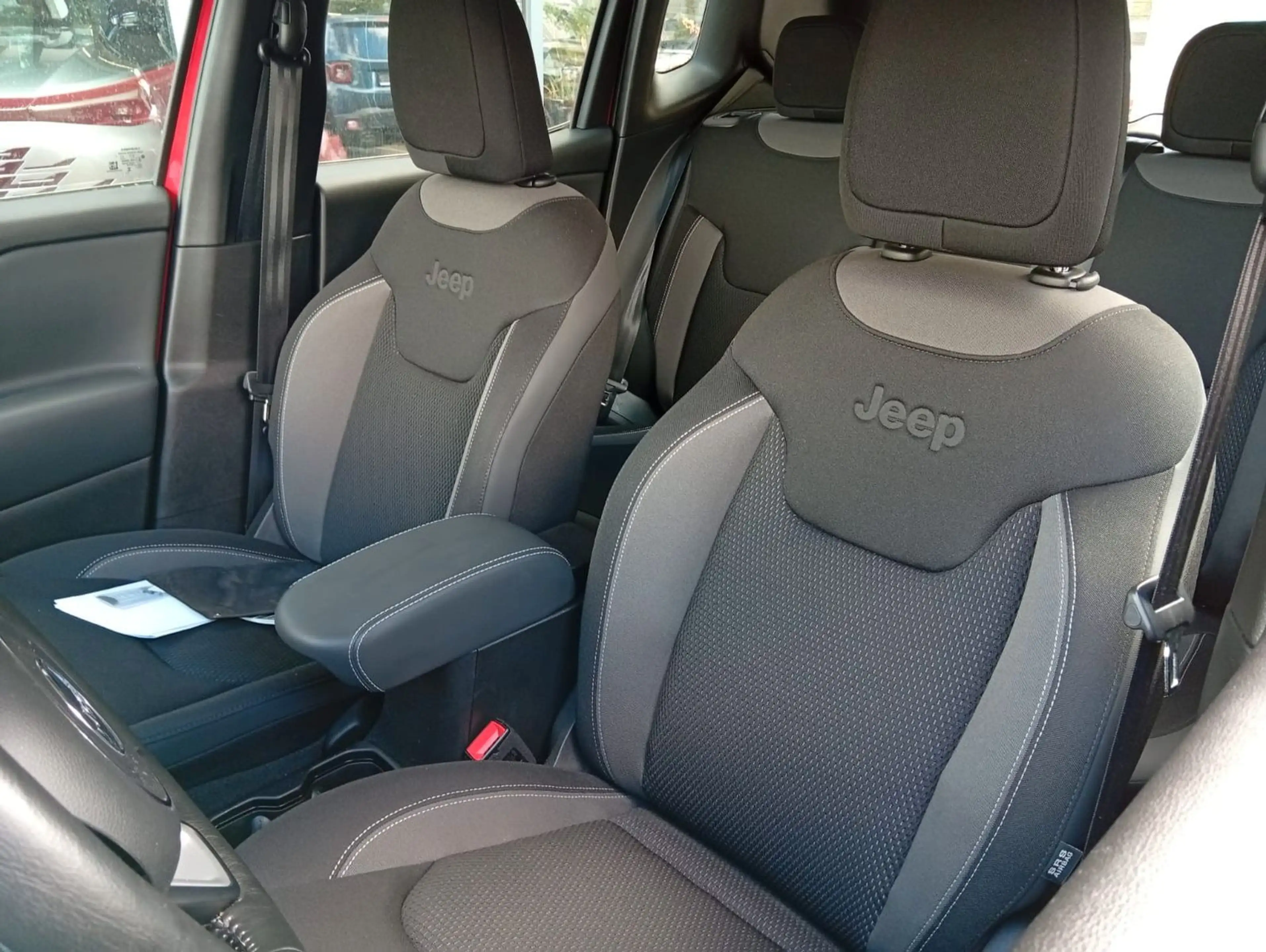 Jeep Renegade Longitude Mild-Hybrid FWD Automatic — photo 10
