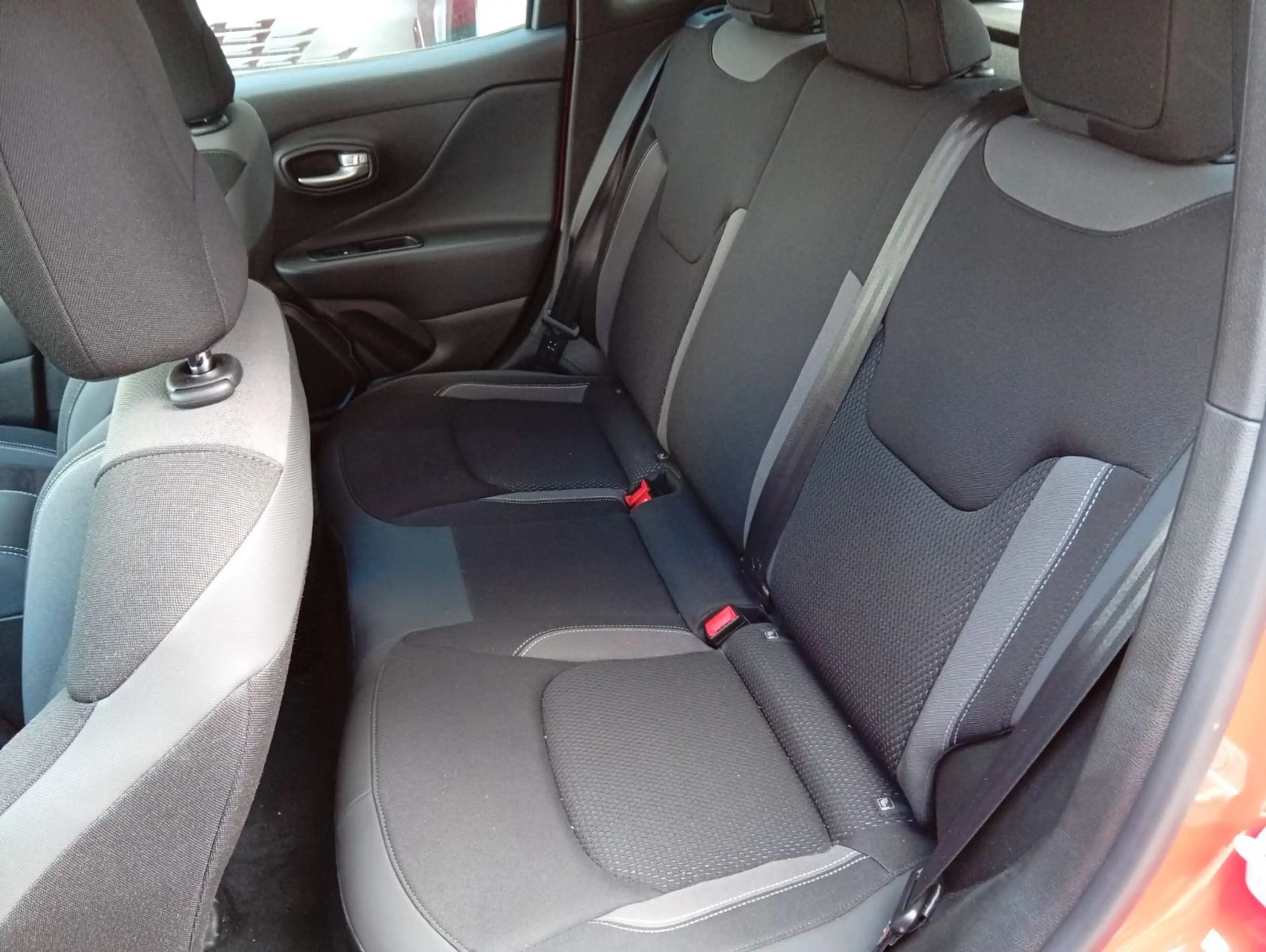 Jeep Renegade Longitude Mild-Hybrid FWD Automatic — photo 12
