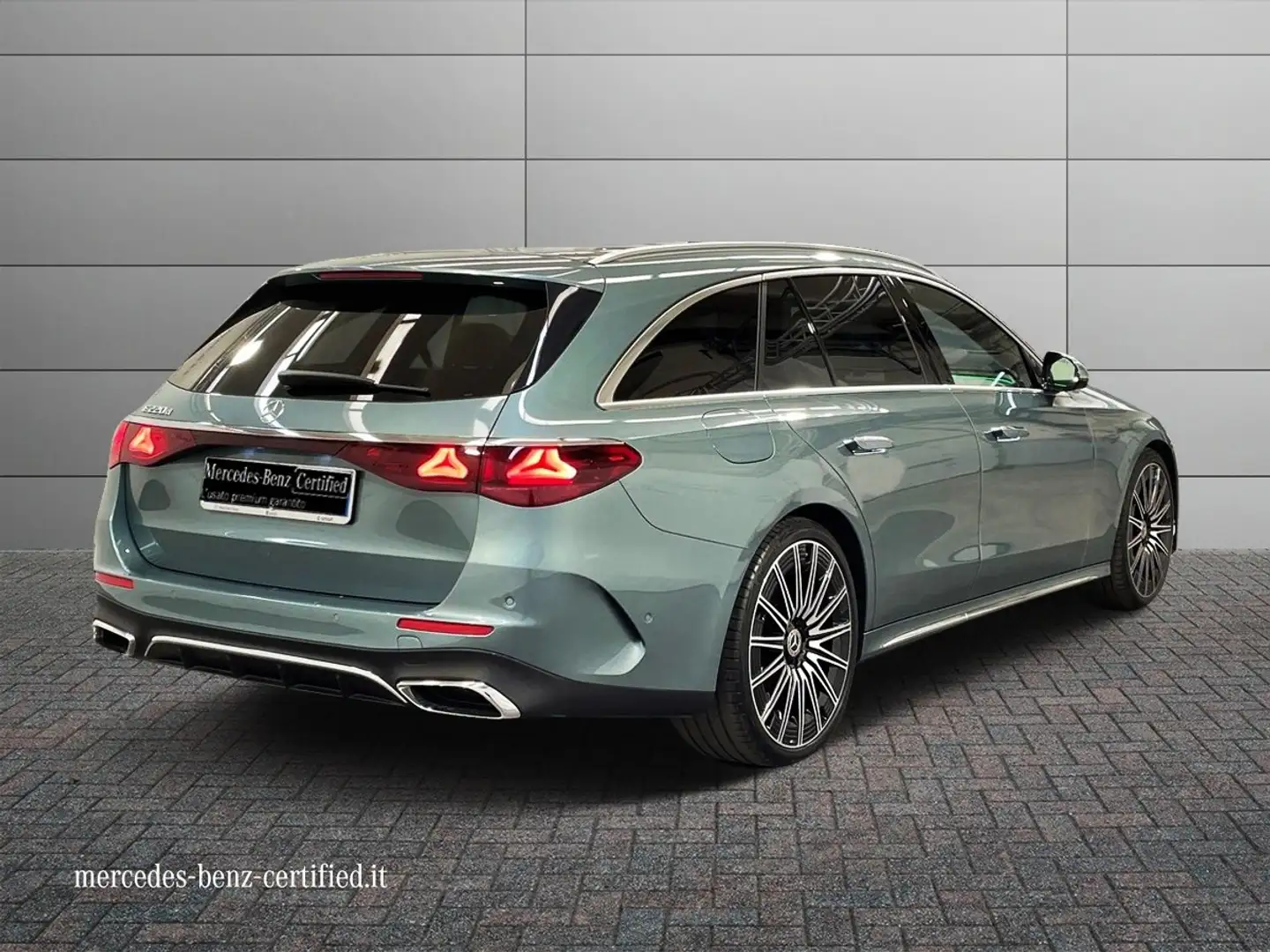 Mercedes-Benz E 220 E SW 220 d AMG Line Premium Plus auto Groen - 2