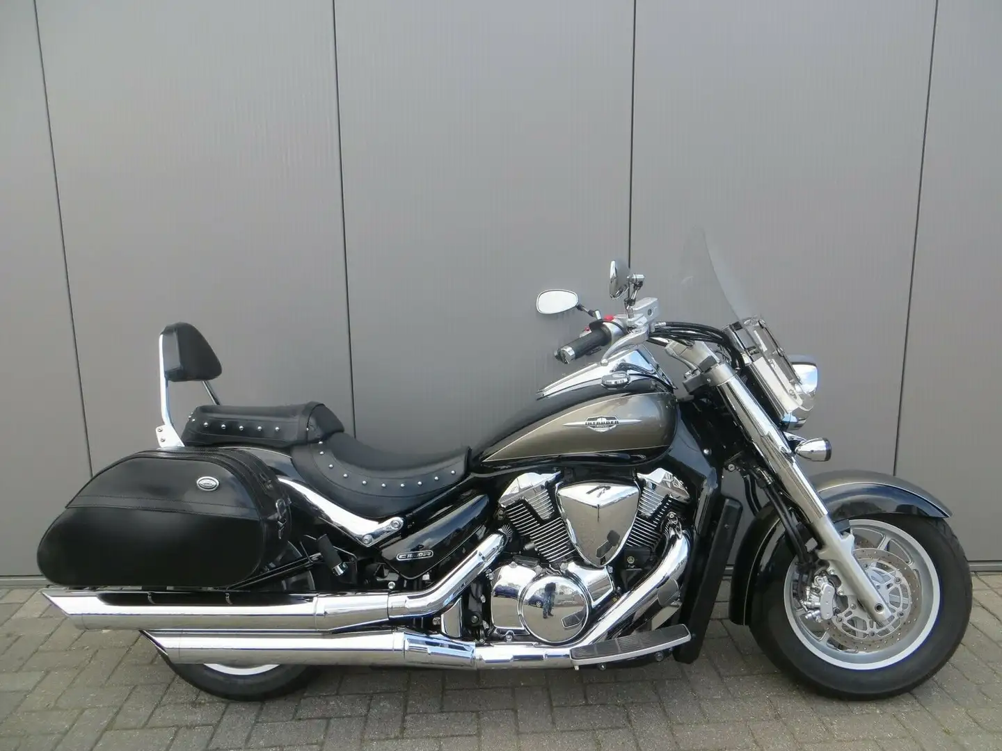 Suzuki Intruder C 1800 Zwart - 1