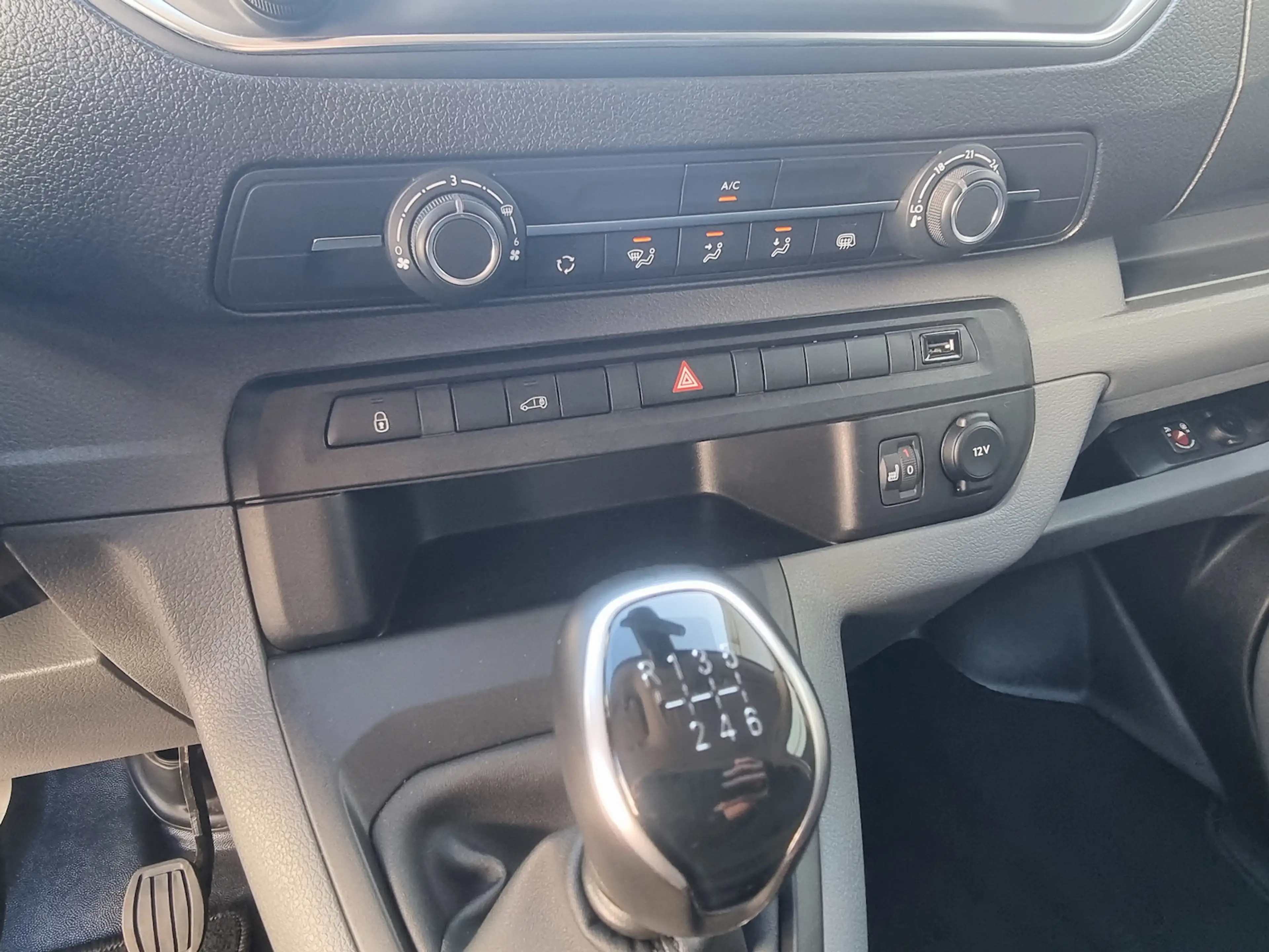 Opel Vivaro Edition M ACC APP SHZ Klima Standheizung — photo 13